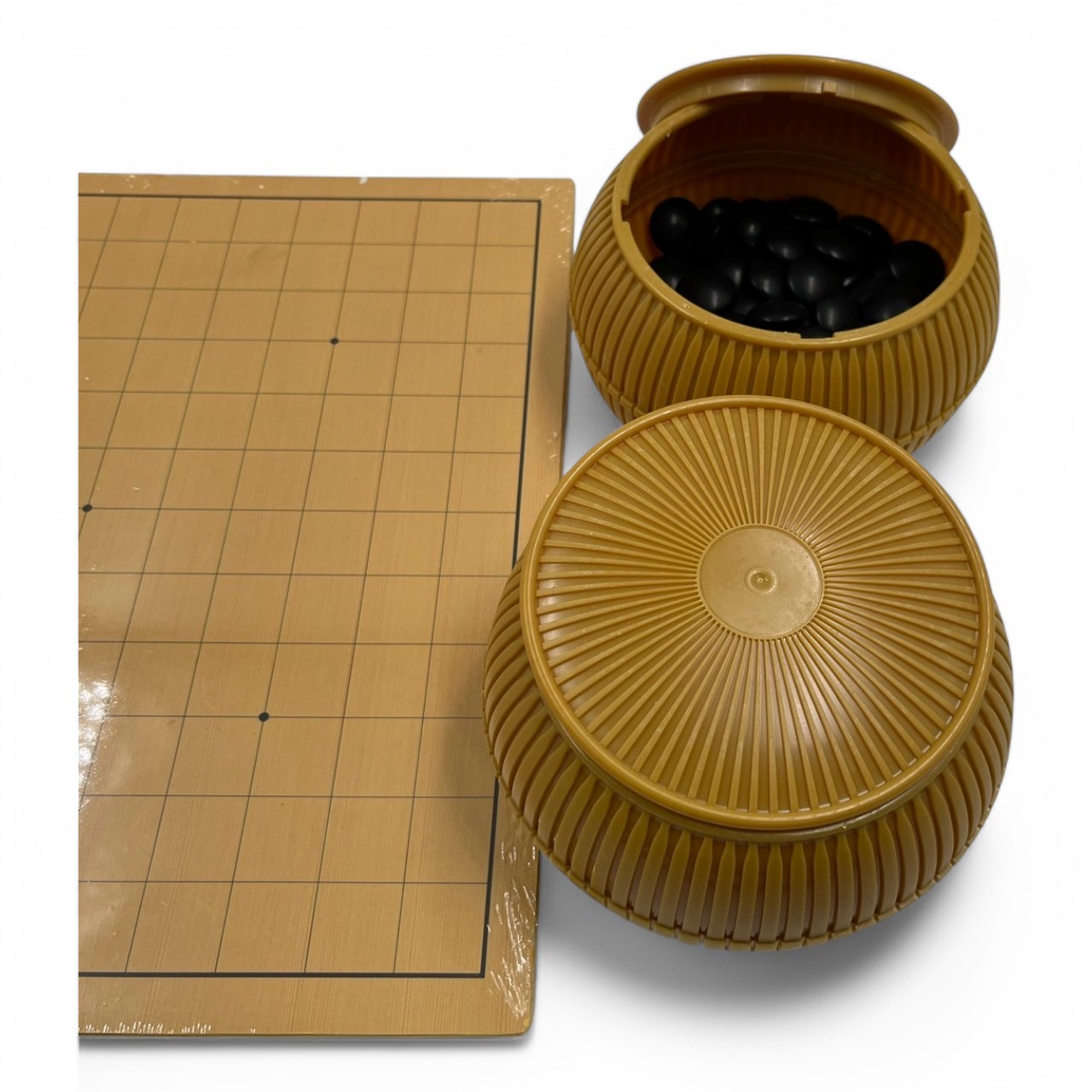 ชุดกระดานหมากล้อมไม้บาง0.5cm 9และ13าส้น.พร้อมเม็ดหมากเมลามีนนูนสองด้านฝั่งละ90เม็ดพร้อมโถลายจักรสาน