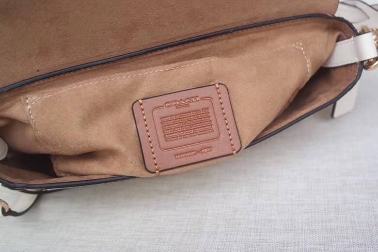 COACH SMALL JADE SHOULDER BAG IN BLOCKED SIGNATURE CANVAS (COACH 2723)🌹 สวยหรู ดูแพงมากๆ กับรุ่นนี้ วัสดุหนังแท้ ผสมแคนวาสอย่างดี หนังนิ่มมากๆ ด้านข้างเป็นหนังลายงูสังเคราะห์ ทรงสวยมากๆ มีสายให้ 2 เส้น สายสั้น และสายยาว ถอดได้ทั้ง 2 สาย จะถือเป็นค