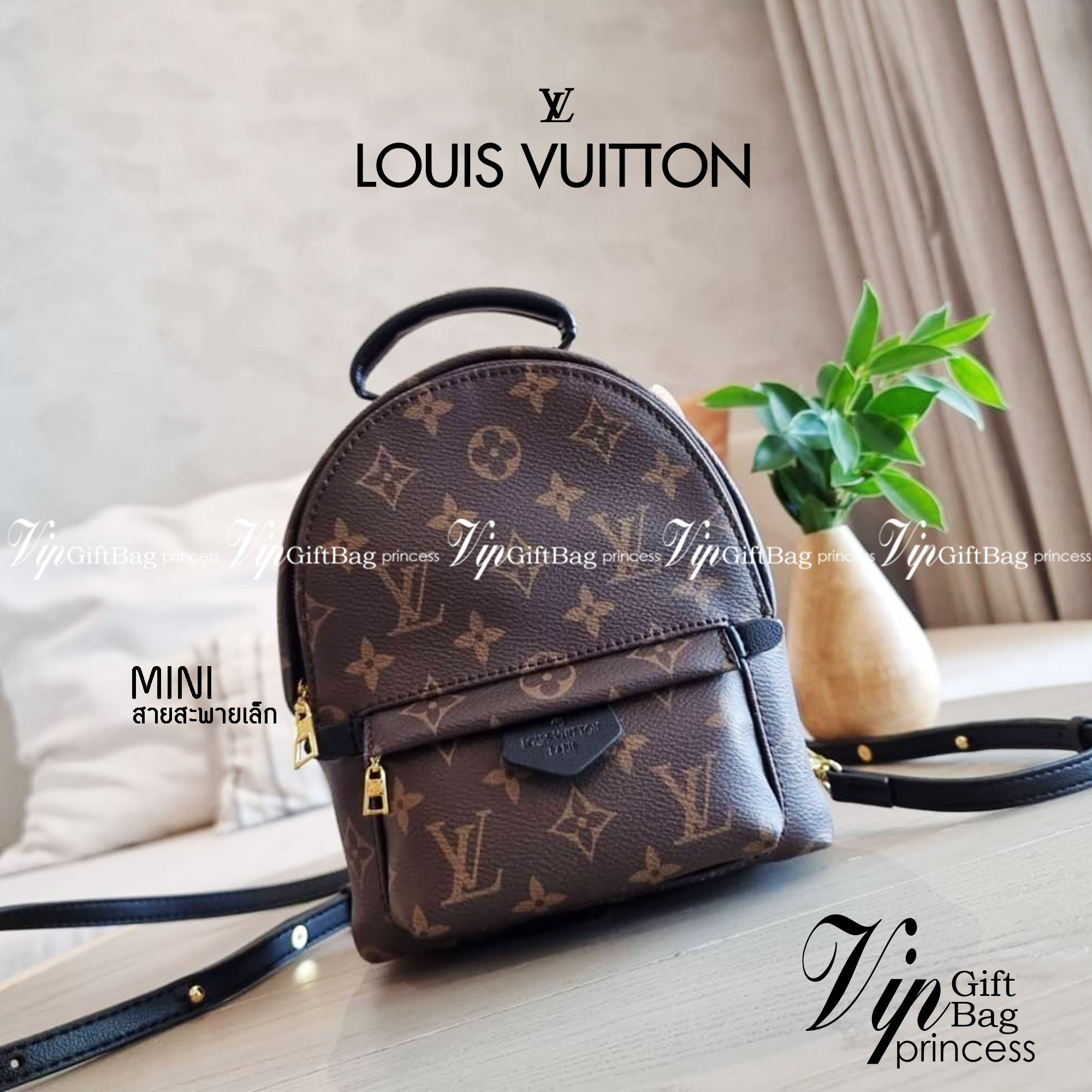 LV Backpack Size Mini | สายสะพายเล็ก ถอดได้ LV palm springs New in!! เข้าแล้วกับไอเท็มยอดฮิต หรูหราพร้อม box set สุดสวย ที่สุดของความคุ้มค่า LV palm springs กระเป๋าแบ็คแพ็ค มาให้เลือก 2 ไซส์ ขายดี วัสดุหนังแคนวาสคุณภาพดี มีช่องซิปแบ่งสัดส่วน ใบเล็กสายวะพา
