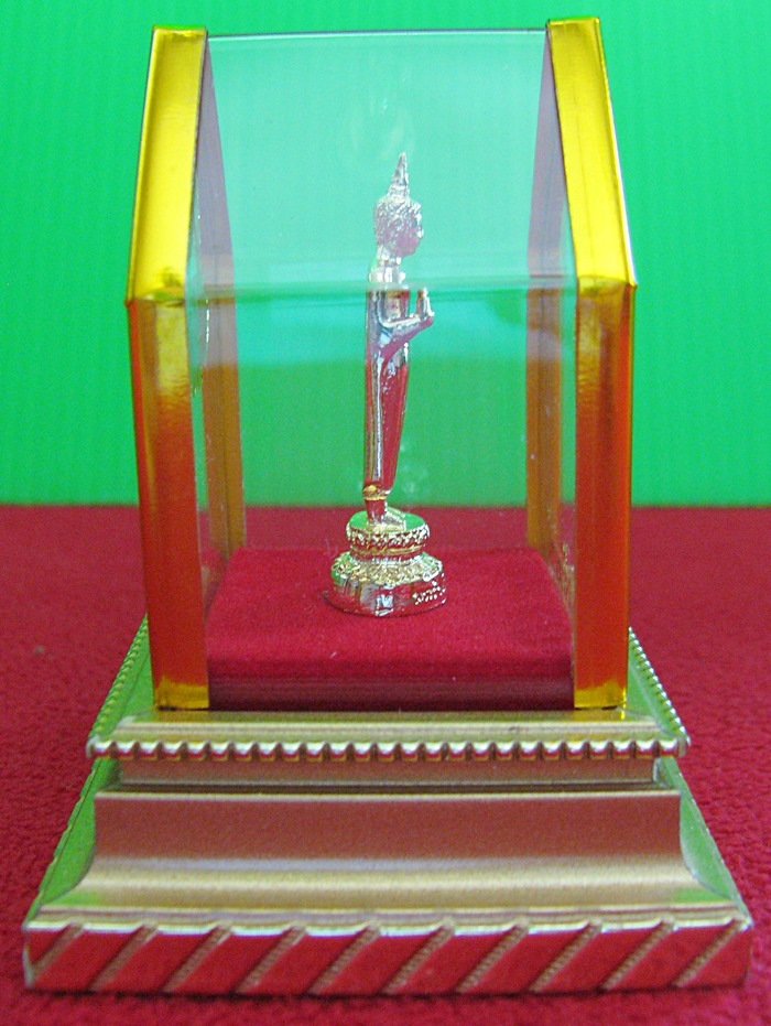 องค์พระร่วงโรจนฤทธิ์(ตั้งบูชาหน้ารถ)ครอบแก้วใส วัดพระปฐมเจดีย์ จ.นครปฐมค่ะ