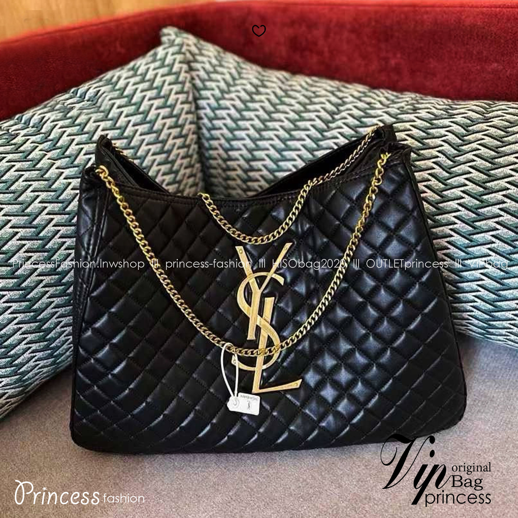 YSL Tote Bag On Chain สวยไม่ซ้ำใคร ใหม่ที่สุด กับกระเป๋าสะพายทรงโท้ทใบใหญ่ มาพร้อมสายสะพายโซ่และโลโก้สีทองสวยหรูโดดเด่น จุของได้เยอะมาก สะพายไปเที่ยว ไปถ่ายรูปเก๋ๆก็เลิศ