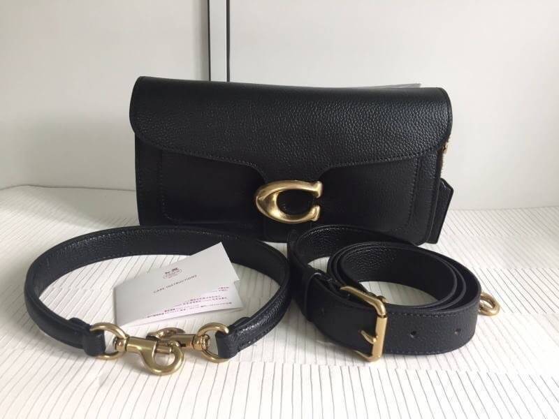 OUTTLET 】Coach Tabby Shoulder Bag 26 กระเป๋าหิ้วได้//คล้องไหล่ได้//สะพายข้างได้ ใบเดียวสุดคุ้มค่ะ! เปิดปิดกระเป๋าแบบกระดุมแม่เหล็ก มีอะไหล่Cตัวใหญด้านหน้าบ่งบอกถึงความหรูทีเดียวค่ะ ใส่กระเป๋าเงินใบยาวได้ มีช่องซิปกลาง;ช่องเล็กใส่ของจุกจิก;ช่องด้านหน้าหนึ่