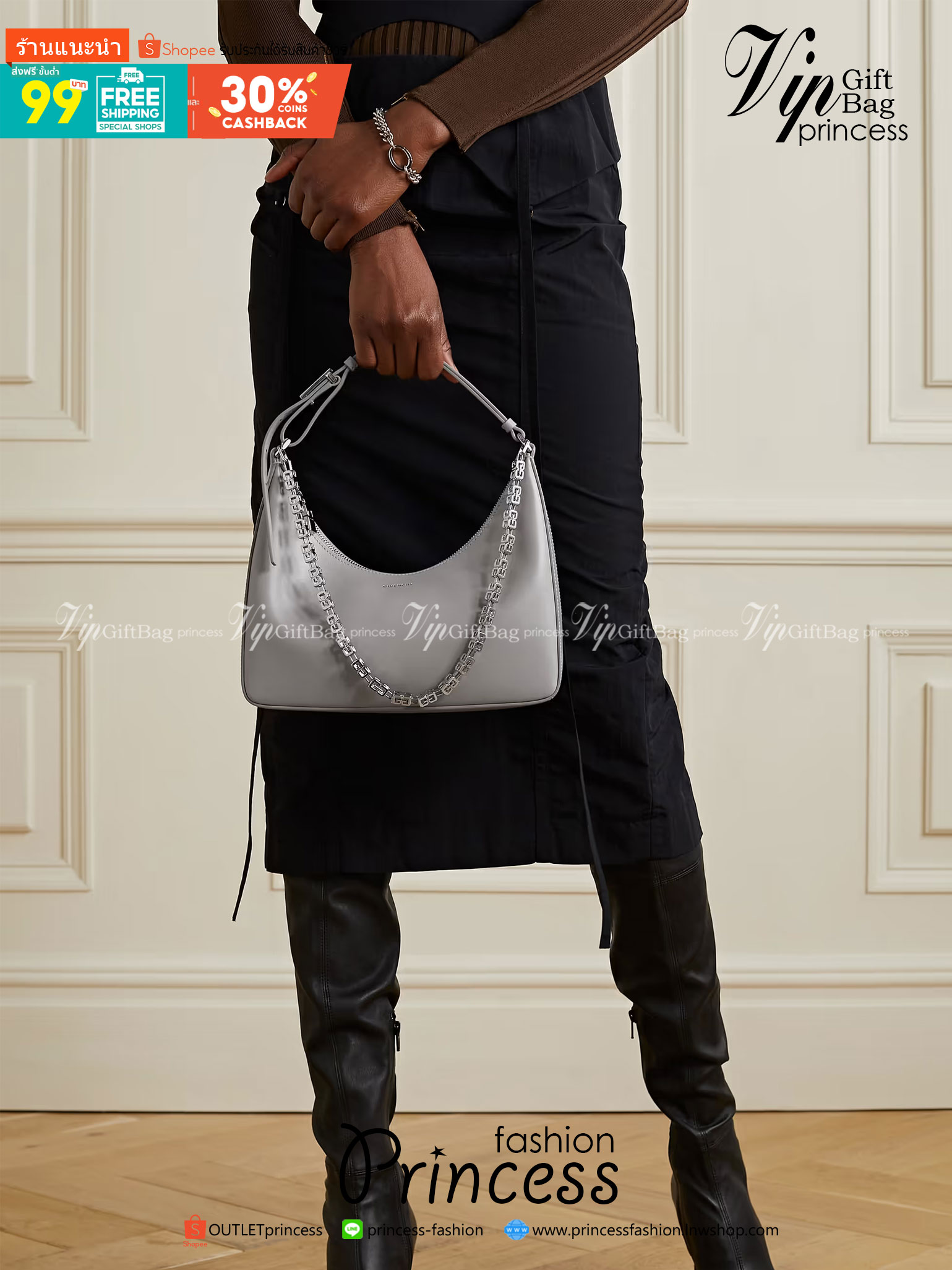 GIVENCHY SMALL MOON CUT OUT SHOULDER BAG 25cm พร้อมส่งที่ไทย กระเป๋าสะพายไหล่งานหนังเต็มใบ หน้าติดโลโก้แบรนด์มาพร้อมสายโซ่ งานสวยตามรูป อะไหล่เงิน สายสะพายปรับระดับได้ เกรดสวยหรู สาวๆ รีบจับจอง อย่าคิดนาน ราคานี้กับคุณภาพถือว่าคับแก้วมั๊กมากกกก