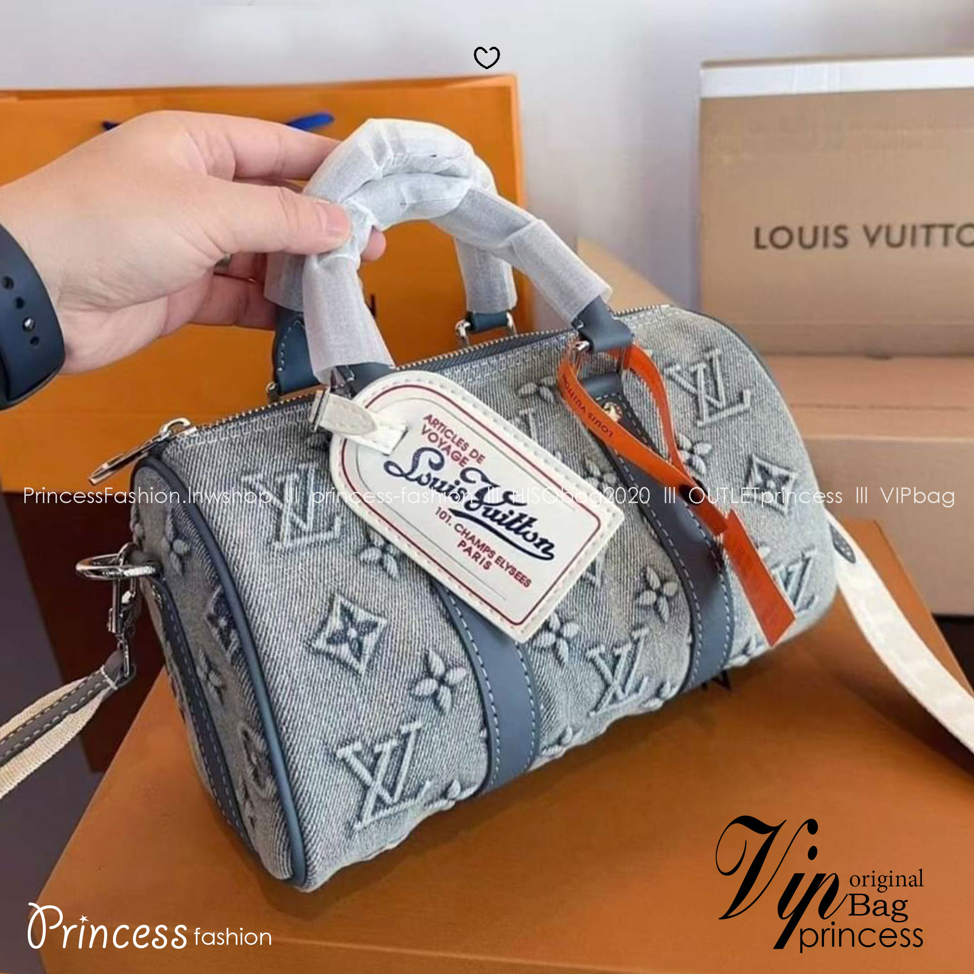 LV Bandouliere 25 Monogram Denim Bag กระเป๋าสะพายทรงหมอนเดนิมซีดสไตล์วินเทจ ปั้มนูนโลโก้ลายโมโนแกรม ใหม่ล่าสุด มาแรงม้าก! -- [รับตัวแทนกระเป๋า]