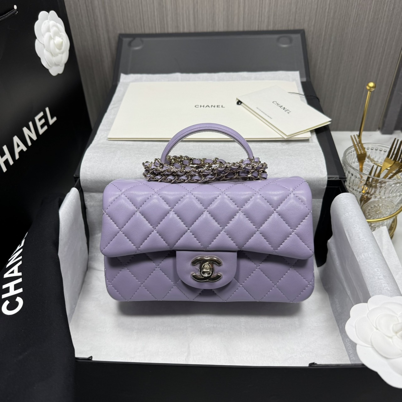 ORI | หนังแท้ Chanel Mini Classic Handbag With Top Handle กระเป๋าสะพายรุ่นคลาสสิกพร้อมหูจับถนัดมือ สวยเรียบหรู 🤍 สินค้าเกรดออริจินอล เทียบแท้