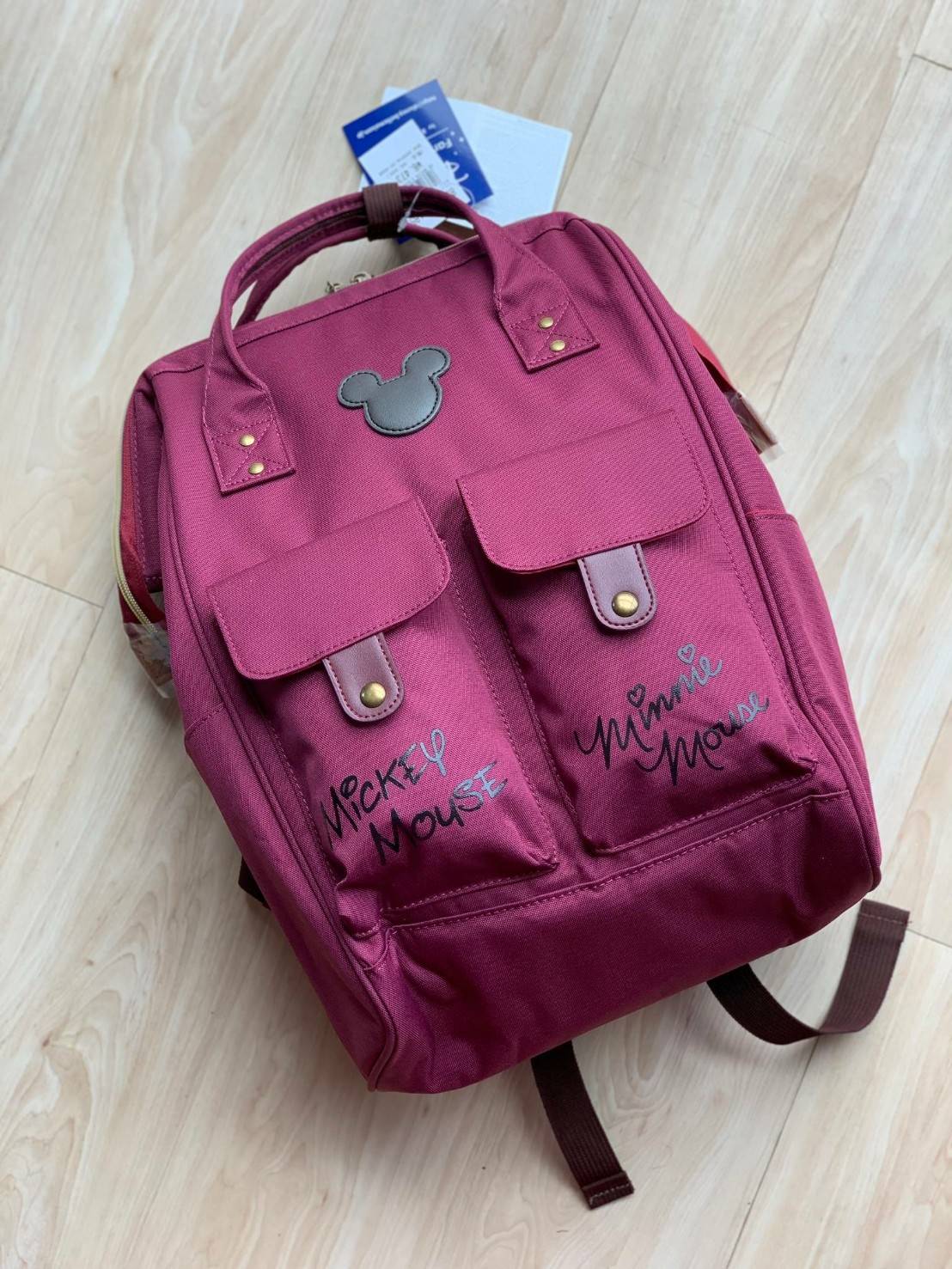 Belle Maison's Disney Fantasy Bags! รุ่น Classic Backpack จากBellemaison แห่งเดียวในประเทศญี่ปุ่น มีรูปโฉมและสไตล์ใช้งานคล้ายแบรนด์ Anello แต่งแต้มสีสันและลวดลายเพิ่มเติมลงบนกระเป๋าจากเหล่าการ์ตูนของดิสนีย์ เป็นรุ่นลิมิเตทสุดๆที่ออกมาไม่บ่อยเลยคร้า!!