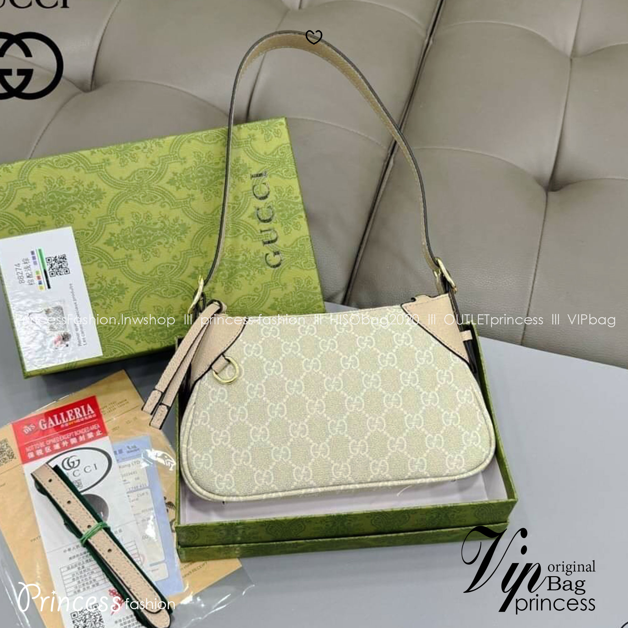 GUCCI GG Emblem small shoulder bag กระเป๋าสะพายคอลใหม่ทรงพอช ได้รับแรงบันดาลใจจากโลกแห่งการขี่ม้าดีไซน์คลาสสิคคงความเอกลักษณ์ สะพายไหล่ได้อย่างสง่างาม ขนาดน่าใช้มากๆ