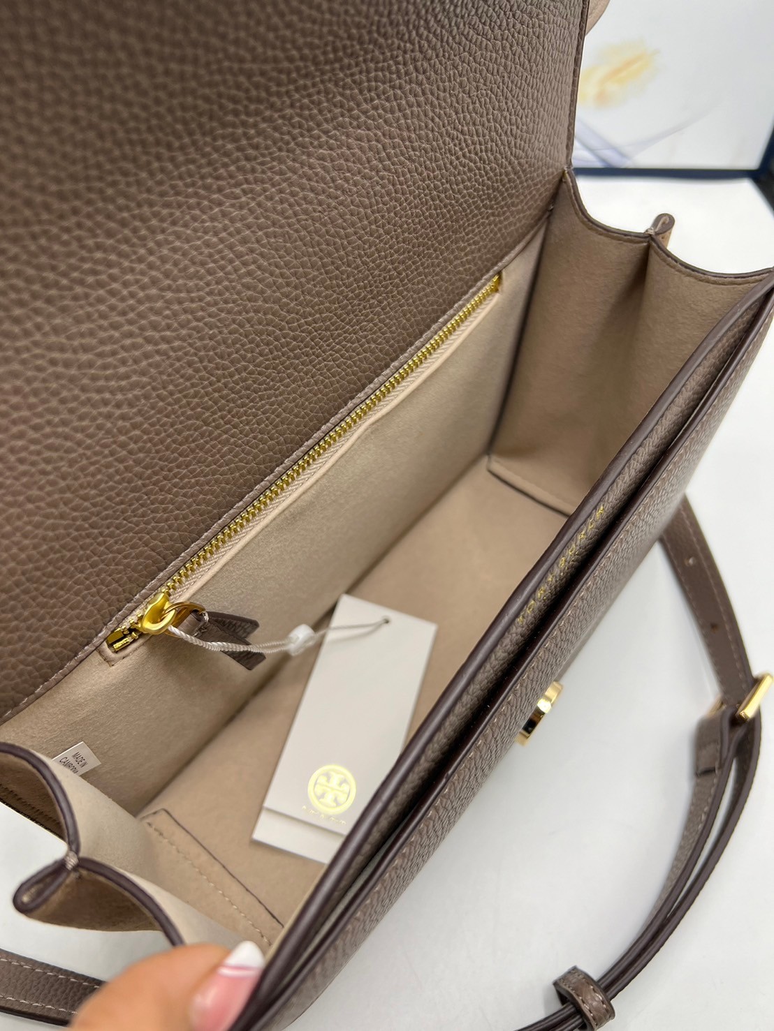 TORY BURCH MILLER LEATHER SHOULDER BAG กระเป๋าสะพายสวยหรู ผู้ดีทุกสี สายถอดได้ ถือเป็นคลัชได้ เกรดออริ สลับแท้ 1:1 ใช้งานต่างประเทศได้