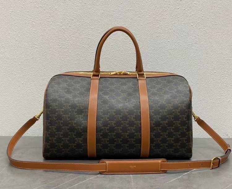 ORI หนังแท้ | CELINE Large Travel Bag IN Triomphe Canvas and Leather กระเป๋าสะพายสไตล์เดินทาง keepall ใบใหญ่จุสัมภาระได้เยอะ หนังขึ้นลาย Signature สวยหรูสุดคลาสสิค ดีไซน์ไม่มีเอ้าท์