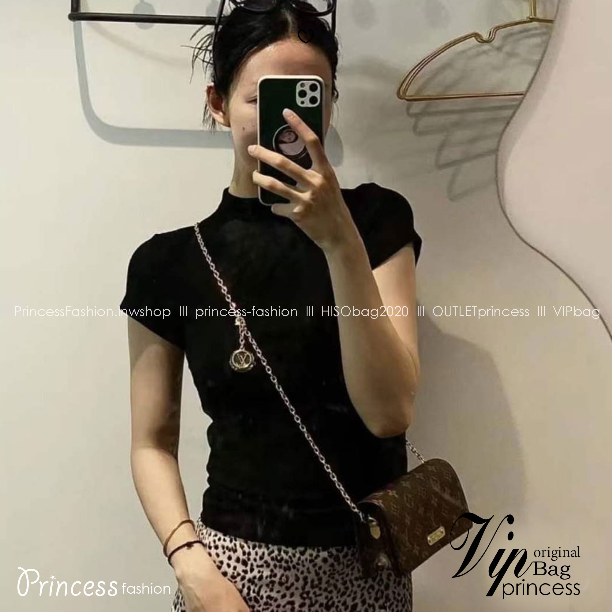 LV Wallet On Chain Lily Monogram Canvas กระเป๋าสะพายทรงพอชคลาสสิค รูปทรงสี่เหลี่ยมเพรียวบางเข้ากับลุคเรโทรเรียบหรู ดีไซน์เรียบหรู ลายโมโนแกรม