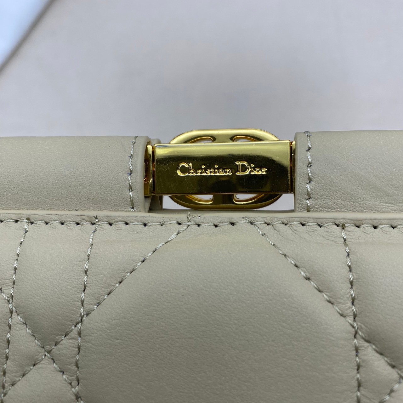 Dior Caro Colle Noire Clutch with Chain Cannage / DIOR Clutch / DIOR BAG พร้อมส่ง 4 สี กระเป๋าสะพายทรงคลัท ดีไซน์เรียบหรู ดูแพง รุ่นนี้คือ ถือแล้วผู้ดีมากค่ะ