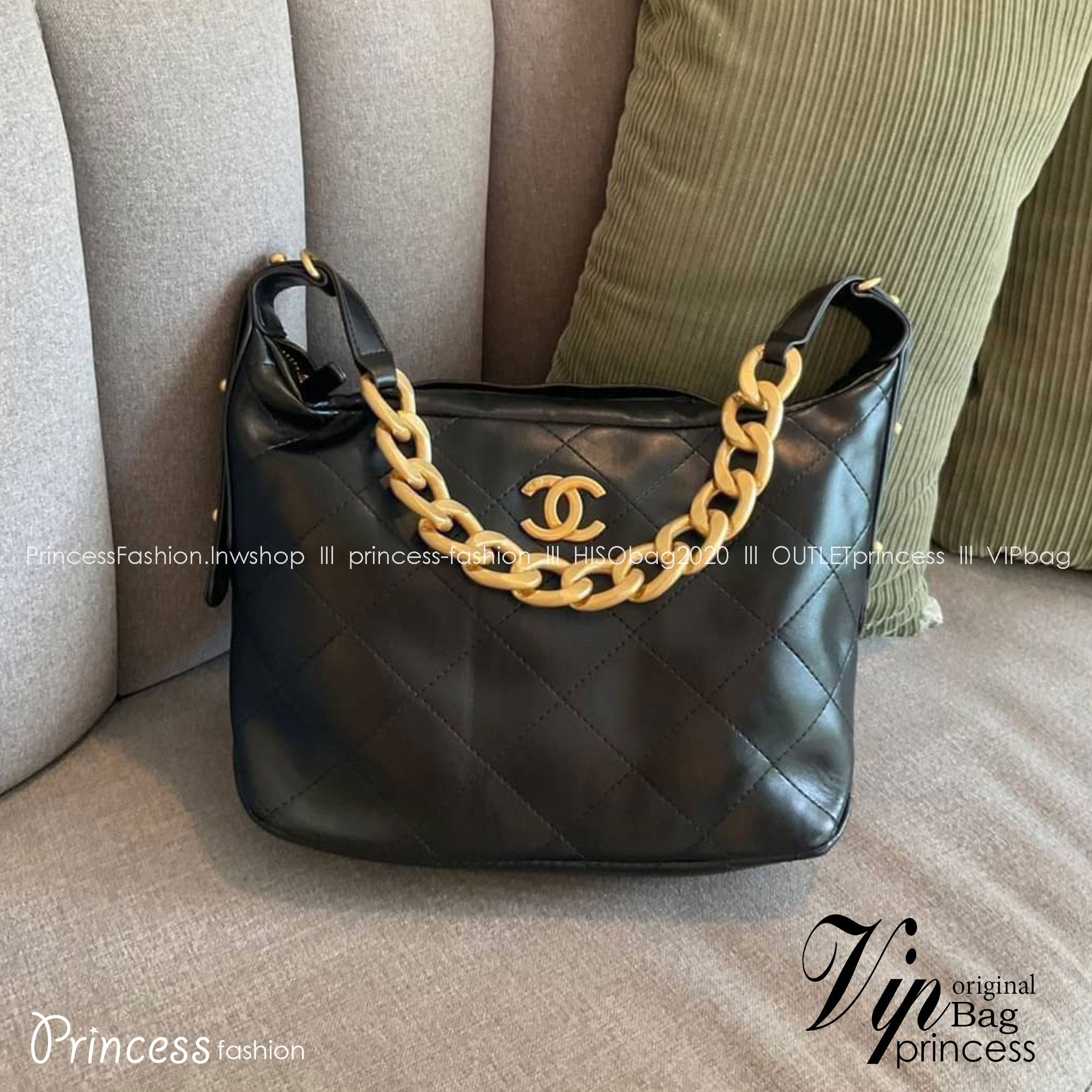 Chanel Hobo Bag รุ่นใหม่ล่าสุด ทรงที่สาวๆรอคอย CHANEL LEATHER TOTE BAG ทรงสวยเรียบหรู เนื้อหนาดีมาก อะไหล่ทองวินเทจ ประดับโลโก้แบรนด์สุดหรู