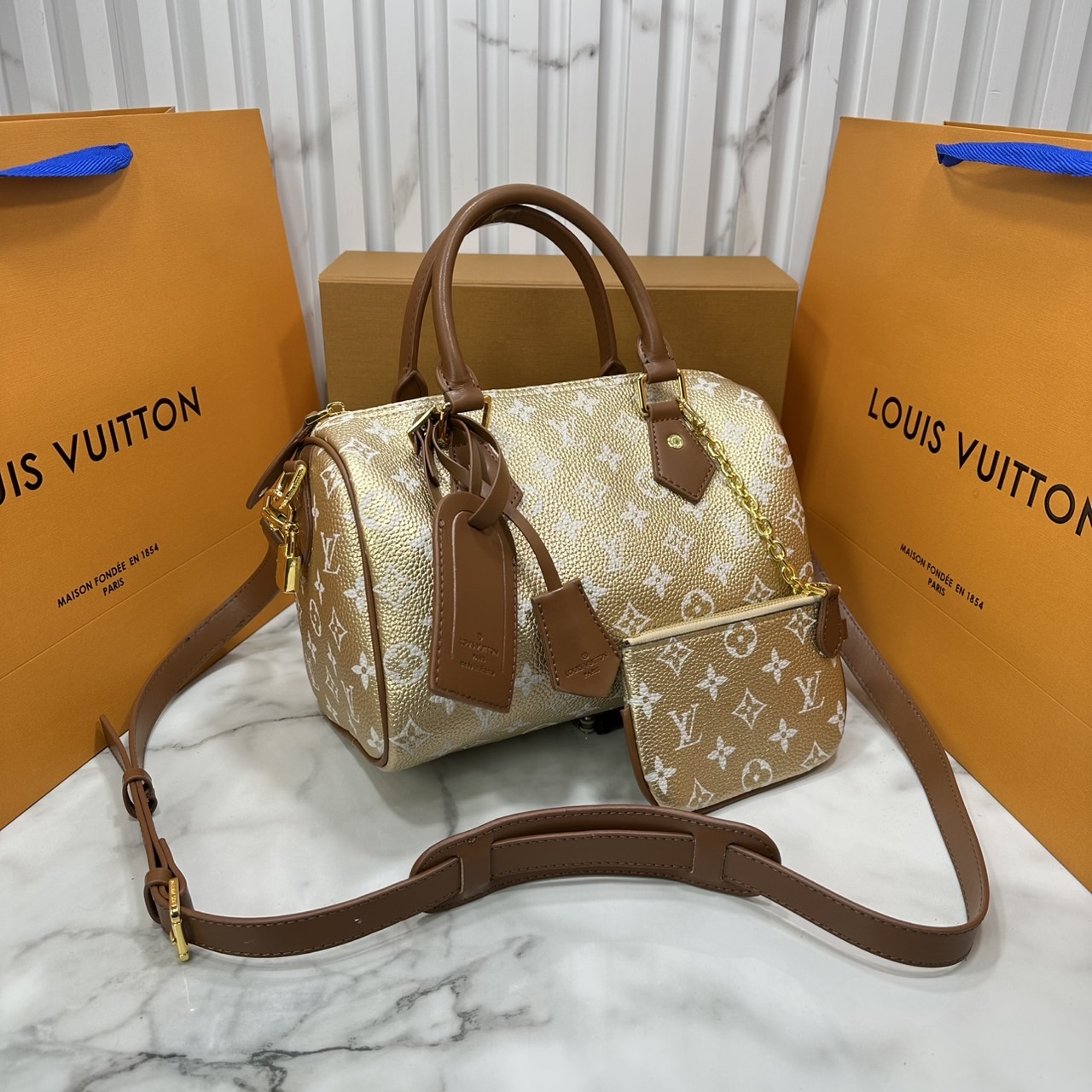 ORI หนังแท้ | LV Speedy P9 Bandoulière 25 Bag กระเป๋าสะพายทรงหมอนสปีดี้ คอลใหม่ล่าสุดหรูหราโดดเด่น รูปทรงใช้งานง่ายสวยตลอดกาล ใช้ได้กับทุกลุค ทุกโอกาส ภายในโล่งกว้างมาก ใส่ของสำคัญได้ครบแน่นอนจ้า