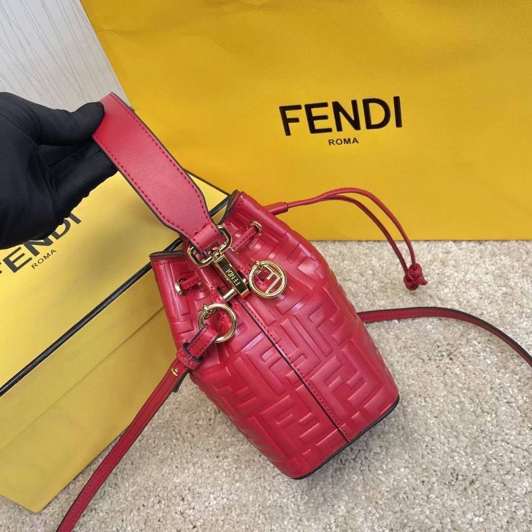 หนังแท้ 】Ori Fendi MonTresor mini Bucket Bag กระเป๋าถือหรือสะพายข้าง วัสดุหนังแท้ทรงขนมจีบ ลายแบรนด์ อะไหล่ทองหรูหรา จุของได้เยอะ น้ำหนักเบา ตั้งอยู่ทรง ด้านในโล่ง มี2สาย สายสั้น+ยาว ถอดสายได้ Crossbody ได้ สายยาวปรับระดับได้ คุ้มสุดๆ ใบนี้ไม่ควรพลาดค่ะ ด