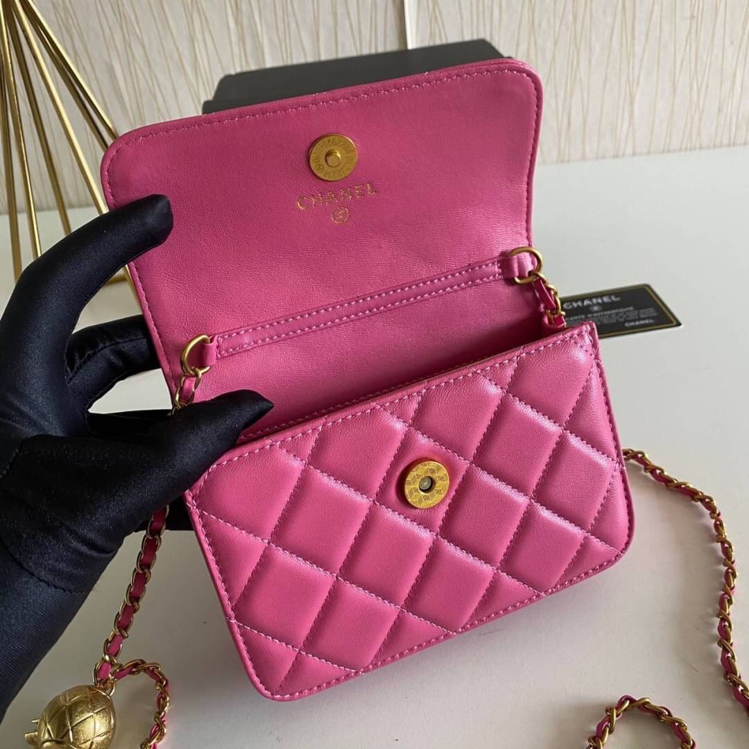 VIP GIFT 】หนังแกะแท้ CHANEL lambskin small shoulder bag with chain เรียบหรู ดูดี ดีไซน์สุดคลาสสิค ใช้ออกงานได้เลย มีสายโซ่อะไหล่ทองรมควันอย่างลงตัว ไอเท็มแนะนำพร้อมส่งที่ไทยราคาสุดคุ้มห้ามพลาดค่ะ!