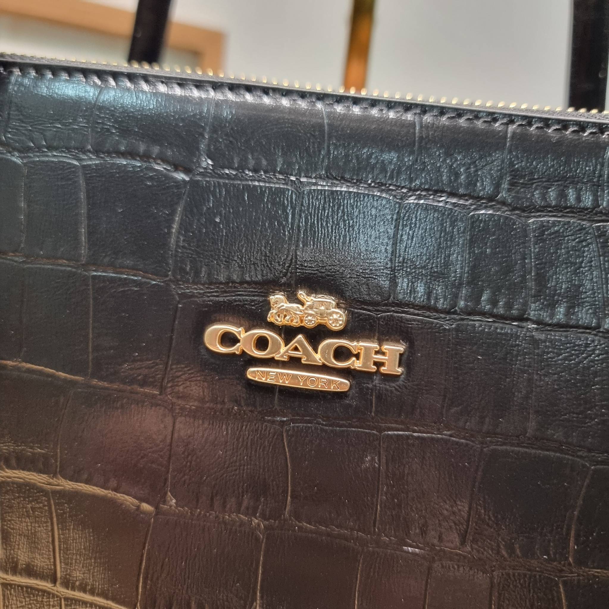 COACH NINA CARRYALL CL654 / COACH Nina Tote Bag พร้อมส่ง 2 สี กระเป๋าโท้ทสะพายไหล่ ใบใหญ่ คอลเลคชั่นใหม่ ตอบโจทย์คนที่ชอบใส่ของเยอะๆได้อย่างดี ดีไซน์รูปทรงคลาสสิค เรียบหรู