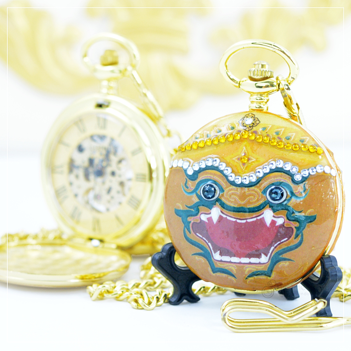 ของที่ระลึกไทย l นาฬิกาพก ของที่ระลึกลายไทย ลวดลายพักตร์สุวรรณวานร ของขวัญไทยๆ (งานสั่งทำ)
