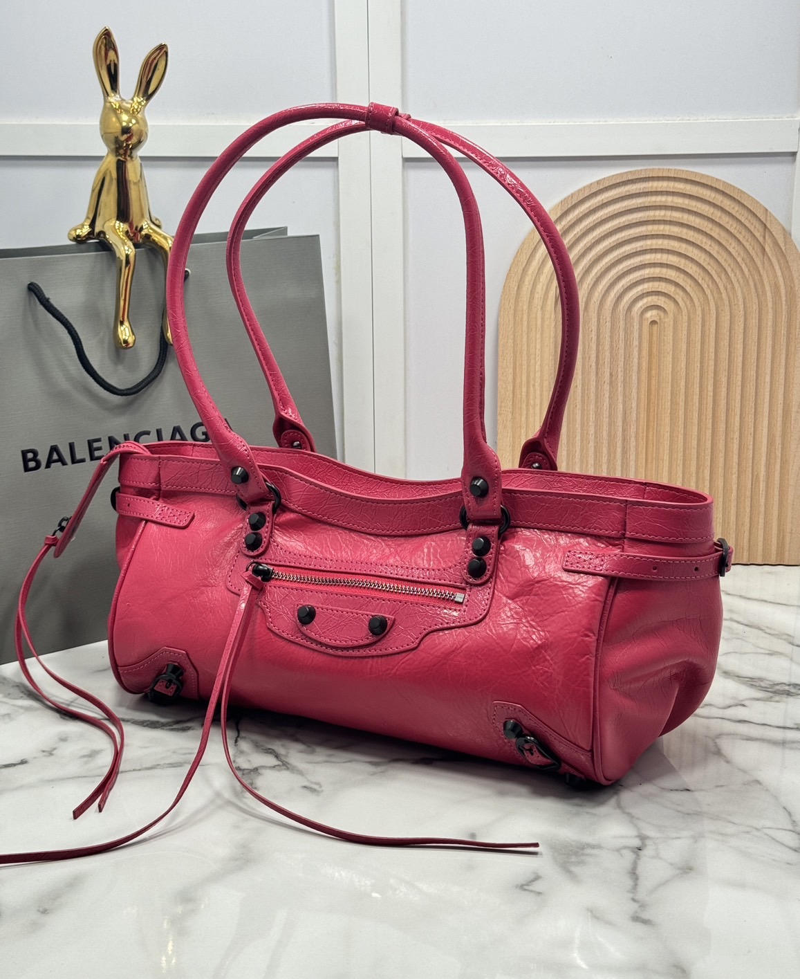 ORI หนังแท้ | Balenciaga Le City Bag East-west Bag 32cm กระเป๋าถือ/สะพายข้างทรงยาวดีไซน์โดดเด่นสวยเท่ล้ำสมัย ที่สุดแห่งความไอคอนิกไม่เหมือนใคร มีกิมมิคและลูกเล่นแพรวพราว
