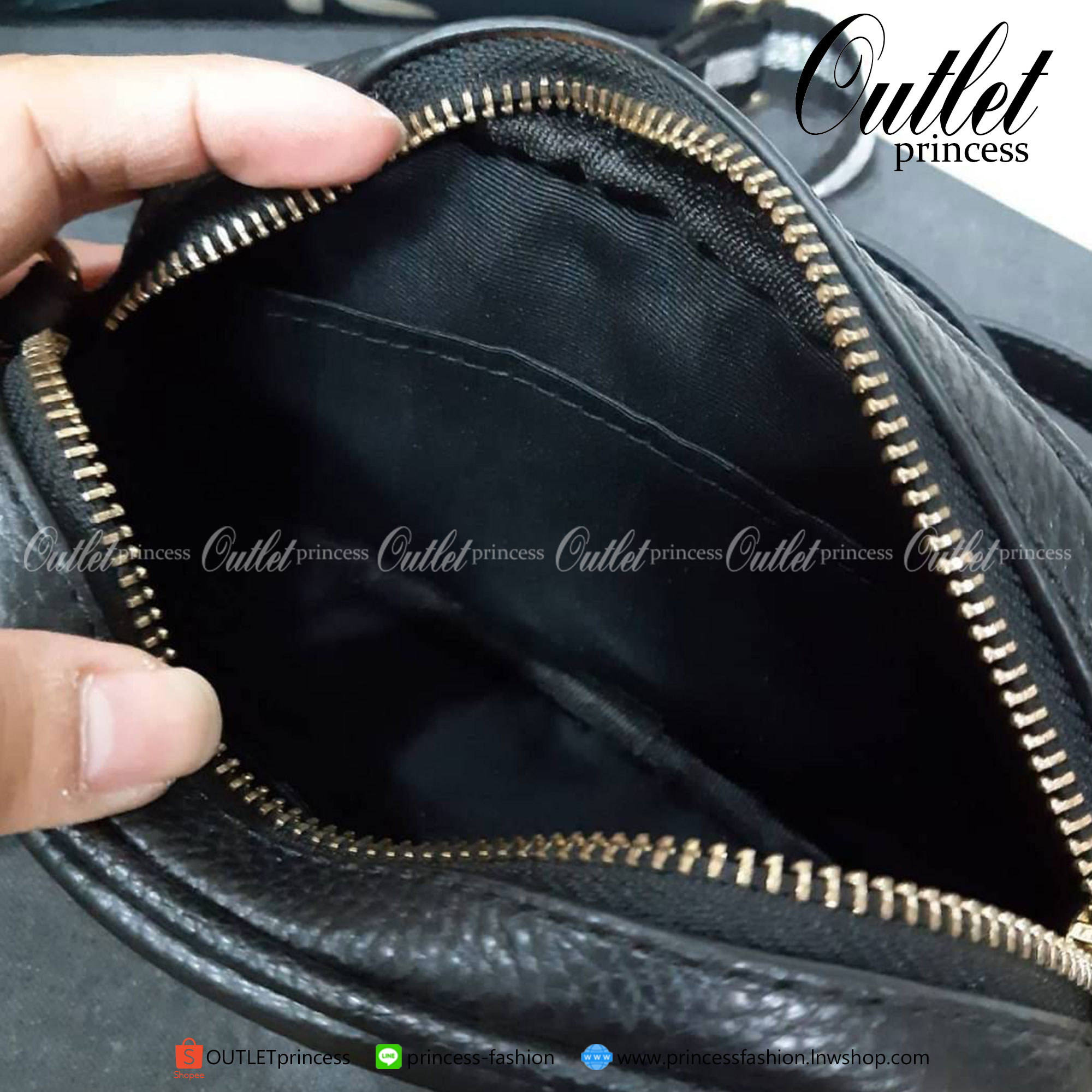 COACH JES CONVERTIBLE BELT BAG IN COLORBLOCK 2IN1 !! กระเป๋าคาดอก/สะพายข้าง ใช้ได้ถึง 2 แบบ!! คุ้มค่ามากที่สุด!! วัสดุหนัง pepble ดีไซน์เรียบ แต่หรู ภายในเป็นช่องโล่ง ใบนี้สาวๆที่ไม่ชอบพกของเยอะ เหมาะมากๆน้า 🙇♀️ ของดีราคาจับต้องได้ ไอเท็มนี