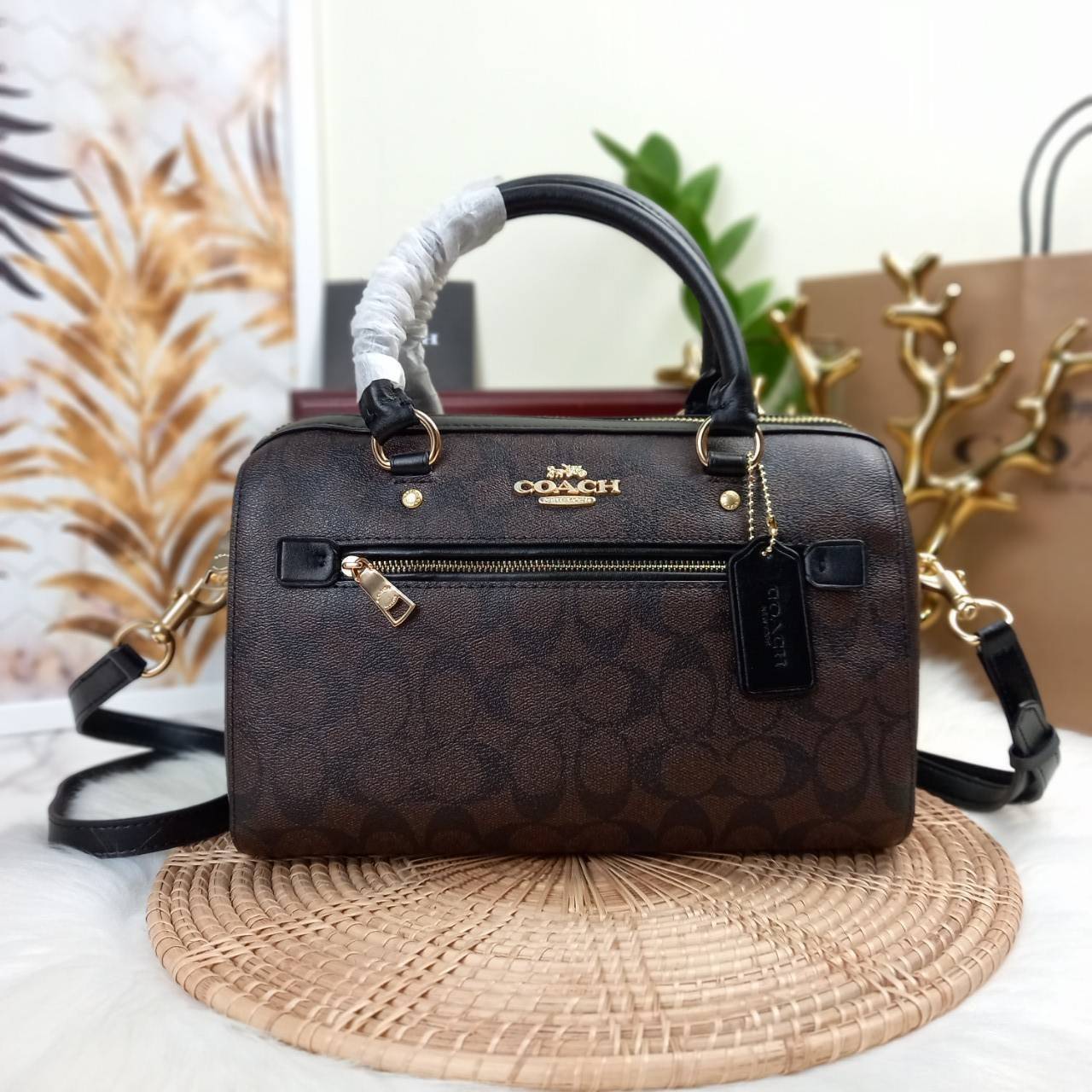 COACH ROWAN SATCHEL IN SIGNATURE CANVAS (COACH F83607)🌺ระดับตัวTOP ยกให้เธอเลย กับรุ่นนี้💃//หมอน 10" รุ่นมีช่องซิปด้านหน้า สามารถแยกเก็บของสำคัญๆได้อย่างเป็นสัดส่วน สำหรับใครที่ชอบกระเป๋าที่จุของได้เยอะๆ รุ่นนี้ตอบโจทย์ได้เลย แนะนำว่า