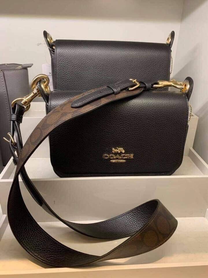 COACH SMALL JES MESSENGER WITH SIGNATURE CANVAS STRAP(COACH F77979)🌺 ทรงนี้ สวยมากจริงๆ ฮิตมากๆตลอดกาล //สะพายข้างฝาปิด ล็อคด้วยแม่เหล็กแน่นหนา รุ่นนี้สวยมาก >>วัสดุหนังแท้เต็มใบ หนังสวยคุณภาพดีมากๆ ยิ่งใช้ หนังยิ่งสวย>>สายสะพายถอดได้ 