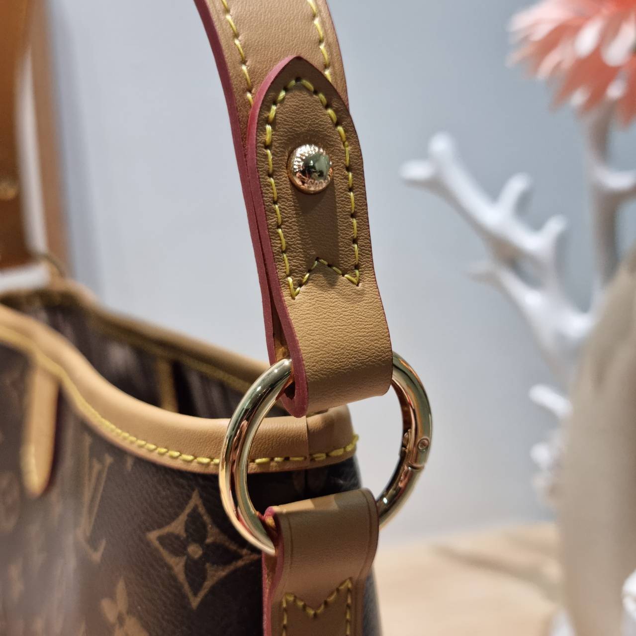 LV delightful newer bag กระเป๋าทรงโท้ทสุดปัง รุ่นขายดี ที่มาในไซส์ใหม่ สะดวกพกพามากๆ สายสะพายมีมาให้ 2 แบบ คล้องไหล่ และสายสะพายข้าง