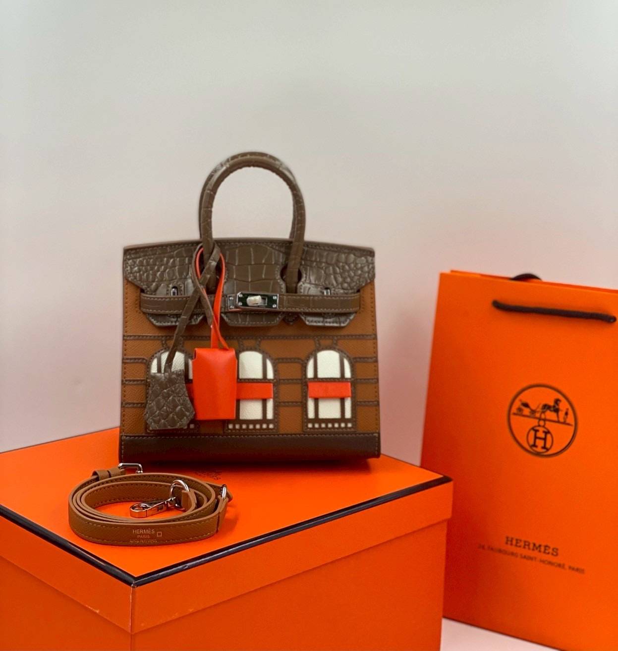 ORI หนังแท้ | Hermes Birkin Bag Faubourg 20cm รุ่นลิมิเต็ด กระเป๋าสะพายที่สุดแห่งหรูหราลัคชู นิยามของความสง่างามเหนือกาลเวลา แบรนด์เนมในฝัน งดงามดั่งเจ้าหญิง แบรนด์ที่บ่งบอกถึงฐานะและรสนิยมของคุณ