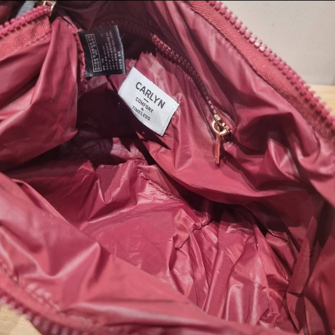 Carlyn cozy bag / Carlyn glaze bag 13 สีพร้อมส่ง อีกหนึ่งคอลเด็ด ที่ฮิตแบบฉุดไม่อยู่ กับไอเท็มนุ่มนิ่มจากเกาหลี พร้อมสีใหม่ล่าสุด กระเป๋าสะพายก้อนเมฆสุดเก๋ ที่สามารถใช้ได้หลากหลาย