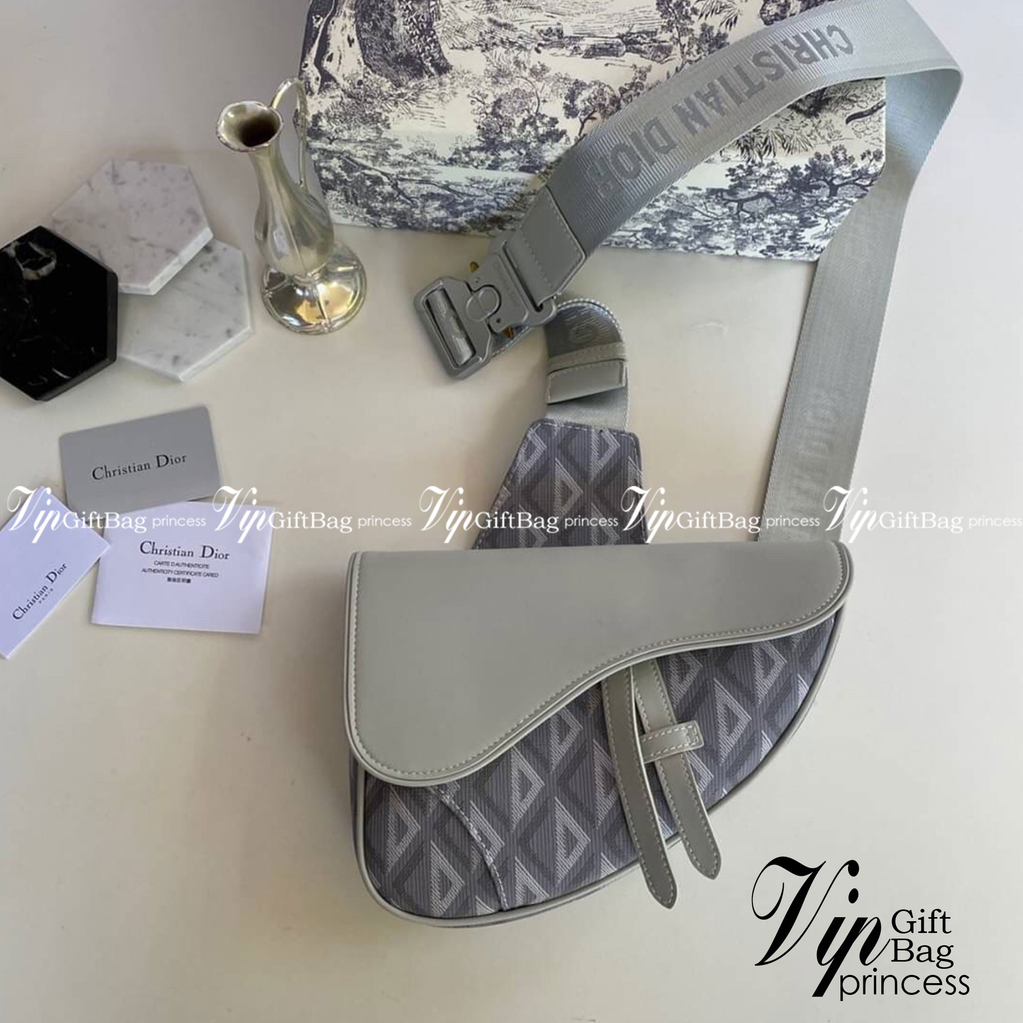 DIOR Saddle Bag Dior Gray CD Diamond Canvas and Smooth Calfskin / DIOR Saddle Belt Bag ภาพสินค้าถ่ายจากงานขายจริงใช้งานต่างประเทศได้