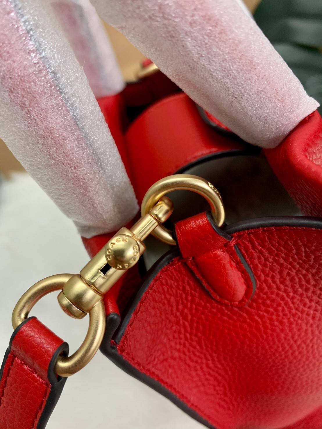 COACH MINI CALLY CROSSBODY IN SIGNATURE ((3599, 2184, 5693, 2134, 2183)) พร้อมส่งที่ไทยทันที! กระเป๋าสะพายครอสบอดี้ร์ กระเป๋าครอสบอดี้โท้ทมินิไซส์ รุ่นใหม่สุดฮอต!! ใบจริงคือน่ารักม้ากกกก!! สวยอยู่ทรง น่ารักน่าใช้ ทรงTote ปากกระเป๋าเปิดปิดแบบแม่เหล็ก ภายใน