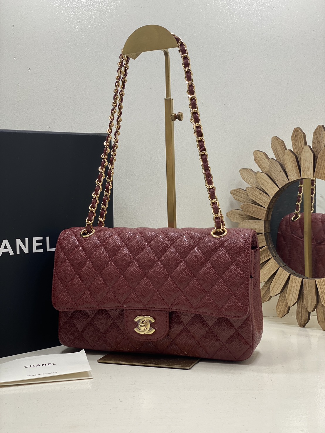 ORI หนังแท้ | CHANEL Classic Medium Flap Bag 25cm กระเป๋าสะพายคลาสสิกรุ่นยอดนิยมตลอดกาล ดีไซน์เรียบหรูหราขับผิว งานหนังแท้ อะไหล่ทองหรูหรา สุดยอดเดอะเบสท์ไอเท็ม