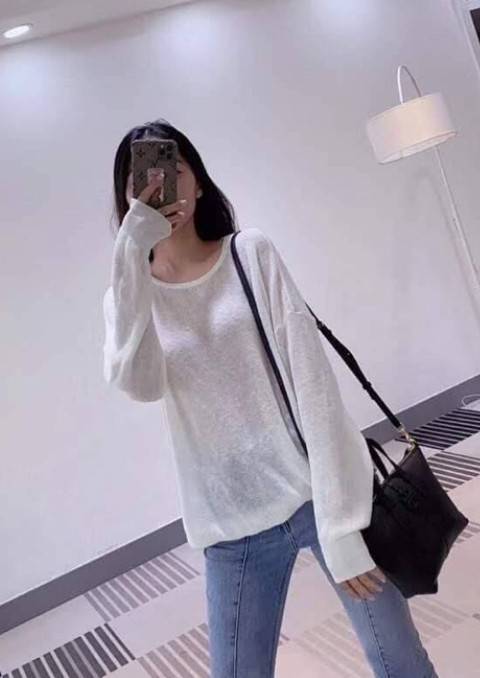 Tory Burch McGraw Mini Top Zip Satchel กระเป๋าสะพายทรงสวย ขนาดกำลังดี หูจับถนัดมือ วัสดุหนังแกะสังเคราะห์หนังสวยเงาขึ้นรูป ประดับโลโก้แบรนด์ด้วยหนังที่ด้านหน้า จะสะพายข้างหรือcrossbody ได้หมด แมทกับชุดได้ง่าย น้ำหนักเบาค่ะ มาพร้อมสายสะพายยาวปรับระดับได้ ถ