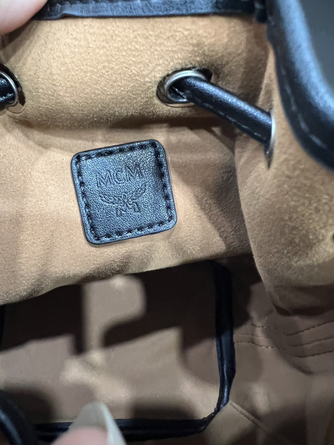 M.C.M MINI DESSAU DRAWSTRING BAG IN VISETOS กระเป๋าสะพายทรง bucket ไซส์ mini เกรดออริ สลับแท้ 1:1 ใช้งานต่างประเทศได้