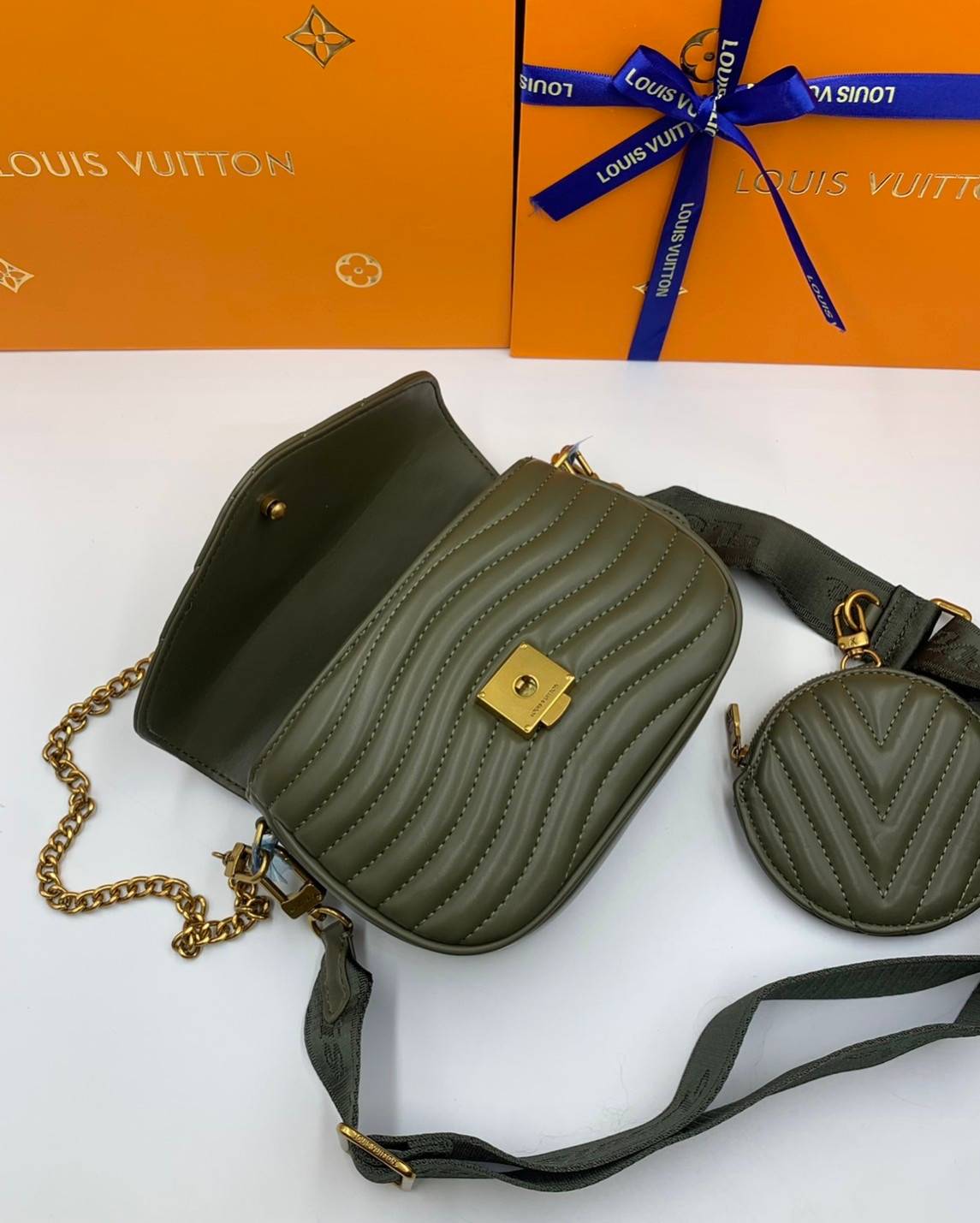 VIP GIFT 】LOUIS VUITTON NEW WAVE MULTI-POCHETTE (4colors)