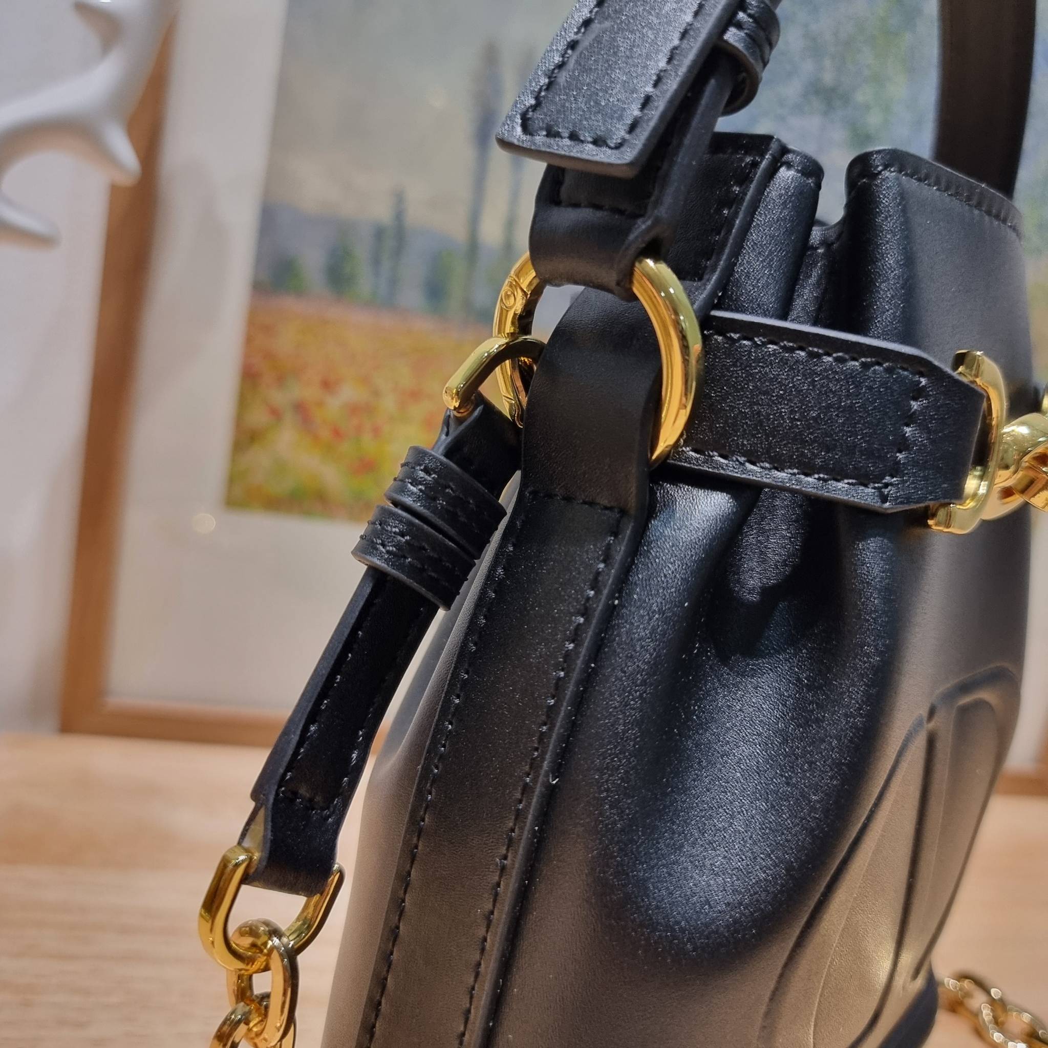 CD SMALL C'EST BAG 17cm / Dior bucket bag พร้อมส่ง กระเป๋าสะพายสุดคลาสสิค ดีไซน์หรู ไซส์เล็กกะทัดรัด ใช้งานง่าย สะพายได้ทุกโอกาส **ล็อทราคาพิเศษสุดคุ้ม