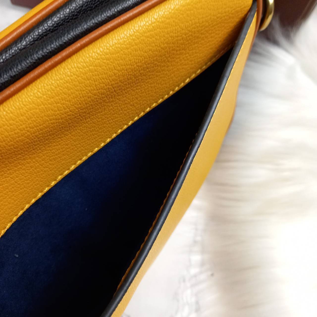 OUTLET 】COACH Camera Bag In Colorblock With Coach Patch (COACH F79278) 🍁หายากมากๆแล้วรุ่นนี้**จะถือ หรือสะพาย ได้ตามใจสั่ง //วัสดุหนังแท้เต็มใบ คุณภาพหนังดีมากๆ ปักโลโกตัวC ด้านหน้า ดูดีแบบไม่ซ้ำใคร //มาพร้อมสายสะพาย 2 สาย >>สายหนัง และสายสป