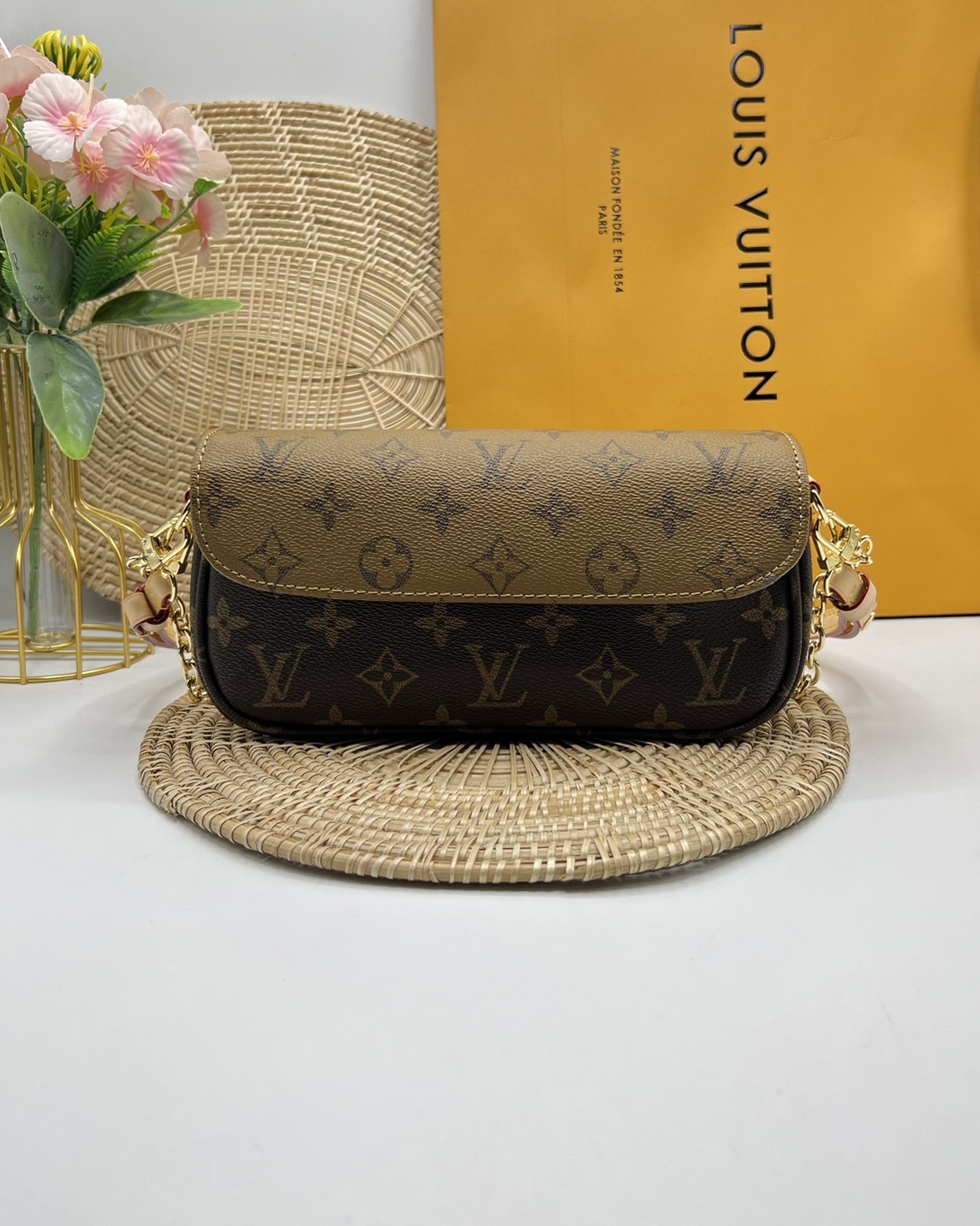 LV Wallet on Chain Ivy / LV IVY BAG กระเป๋าสะพายรุ่นยอดนิยม ใช้งานได้ทั้งธีมกลางวันและกลางคืน สวยหรู ดูแพงที่ถูกต้องมาก เกรดออริ 1:1 ใช้งานต่างประเทศได้