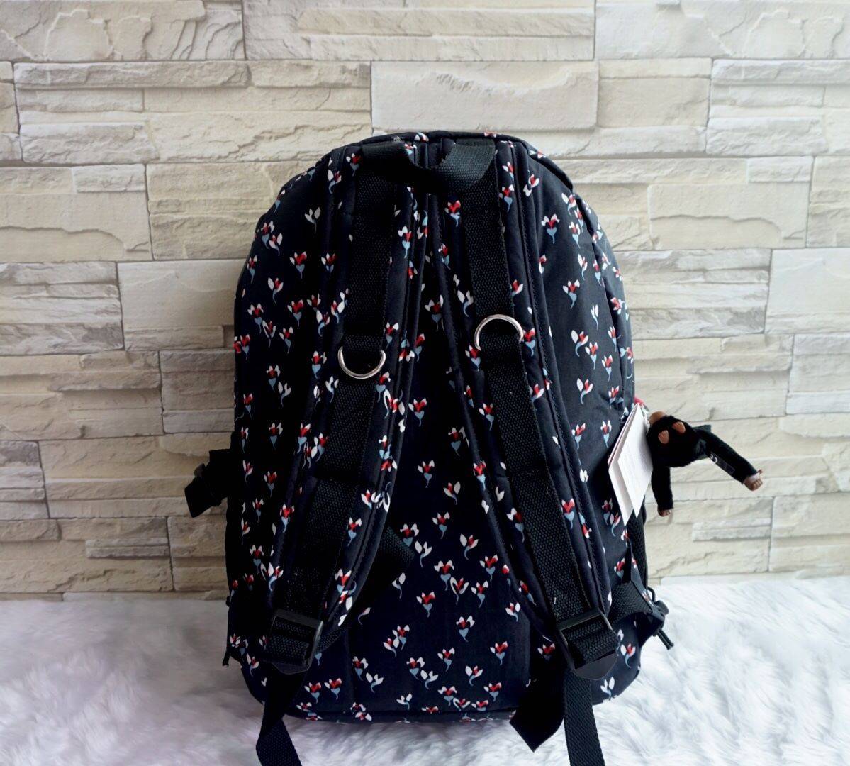 KIPLING BACKPACK K502 กระเป๋าเป้สะพายใบใหญ่ จุของได้เยอะมากๆ วัสดุ nylon + polyestor% กันน้ำ ด้านหน้ามี ช่องใส่ของจุกจิก ช่องซ้ายขวา ช่องหลักเปิดปิดด้วยซิป ภายในแบ่งเป็นสัดส่วย มีช่องแยกใส่ Laptop ใบขี้ขะได้เยอะ จะใช้ไปเรียน ไปนิมหรือท่องเที่ยวก็ตอยโจทย์ค