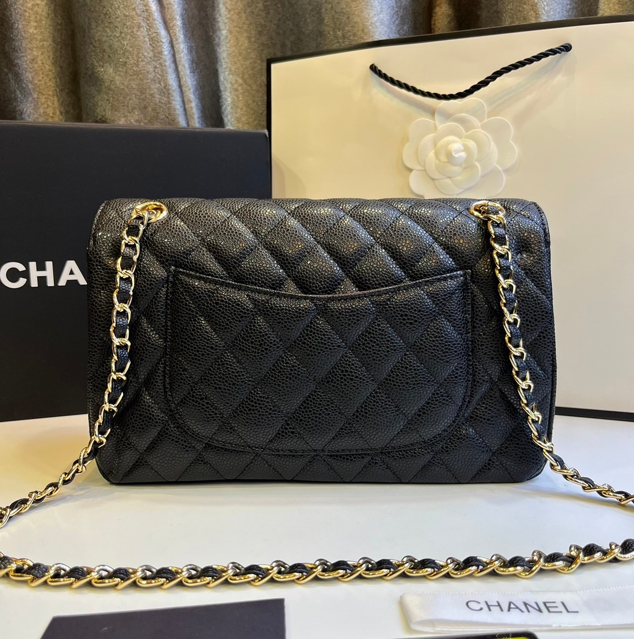 พร้อมส่งครบ 4 แบบ โทนสีดำคลาสสิก หนังคาเวียร์/หนังเรียบ อะไหล่เงิน/ทอง CHANEL Classic 25cm กระเป๋าสะพายรุ่นยอดนิยมเรียบหรู เกรดออริ 1:1 ใช้งานต่างประเทศได้