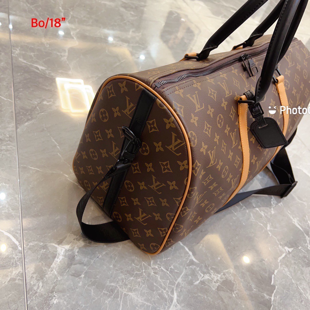 LV KEEPALL BANDOULIERE 45 Monogram / LV Travel Bag กระเป๋าเดินทางสุดคลาสสิค ทึ่ใครๆก็เฝ้ารอ ไอเท็มที่จะทำให้การเดินทางไม่ธรรมดาอีกต่อไป ด้วยดีเทลความเป็นเอกลักษณ์ เรียบแต่หรู