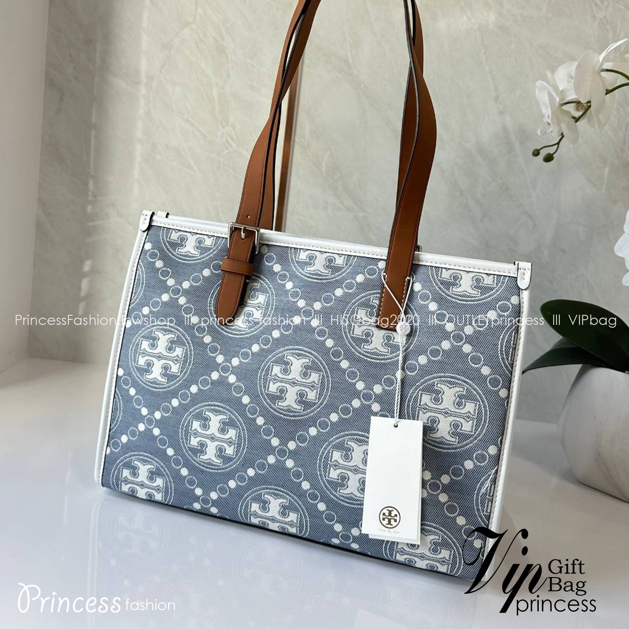 Tory Burch Small T Monogram Denim Tote / Tory Burch Demim Jacquard Small Tote คอลเลคชั่นใหม่ กระเป๋าทรงโท้ท ทรงสี่เหลี่ยมใบใหญ่ วัสดุผ้าเดนิมสลับหนังแท้ ภายในช่องโล่งกว้างจุได้เยอะ