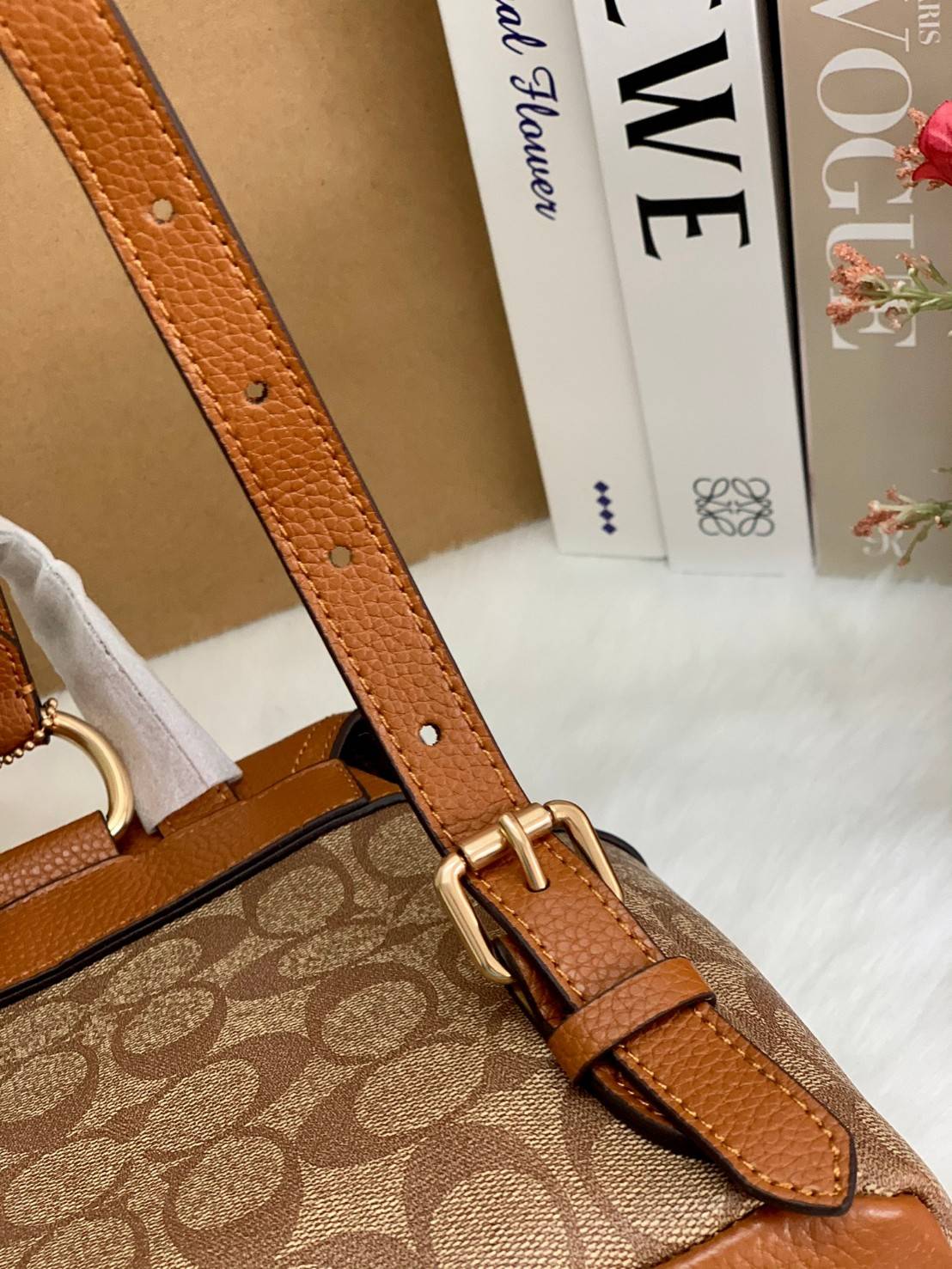 COACH PENNIE BACKPACK 22 ((C4122)) พร้อมส่งที่ไทย ห้ามพลาดค่าา! กระเป๋าสะพายหลังแบบมีหูกิ้ว วัสดุเดนิมอย่างดีนิ่ม+หนังแท้ ได้สวยงามลงตัว นำ้หนักเบา ทรงสวยน่ารักมากๆค่ะ ด้านหน้ามีช่องกระเป๋าเล็กใส่ของจุกจิก ปากกระเป๋าแบบหูรูด ภายในกระเป๋าโล่ง กว้าง สามารถใ