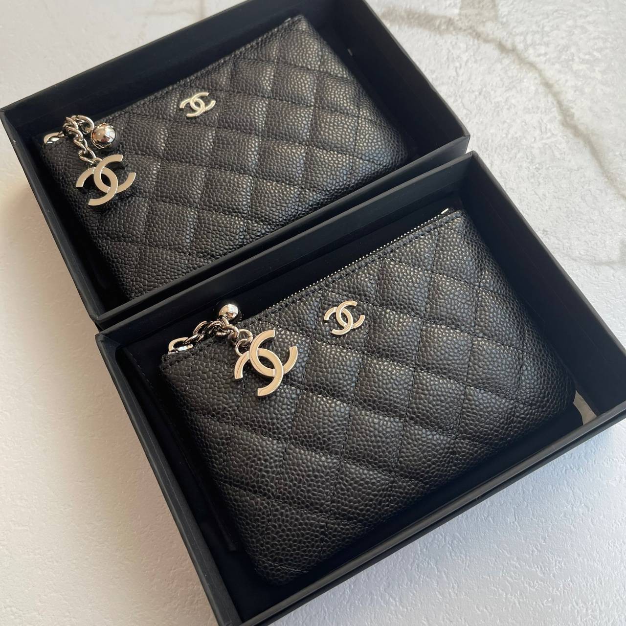 CHANEL MINI WALLET CAVEAR งานหนังแท้คาเวียร์สวยหรู ใช้งาน ตทป ได้ กระเป๋าใส่การ์ดหรือใส่แบงค์ รุ่นใหม่ที่สามารถใส่การ์ดได้เยอะ งานสวยมากค่ะ