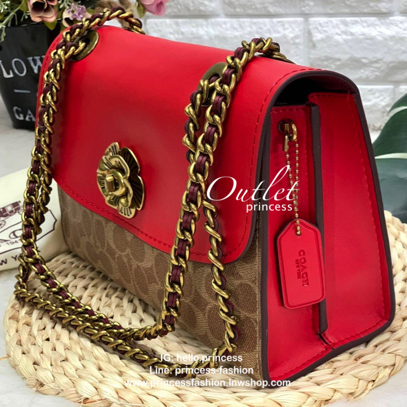 COACH PARKER SIGNATURE SHOULDER BAG กระเป๋าสะพายข้าง/ crossbody หนังแกะแท้ น้ำหนักเบา สวยหรู เปิดปิดกระเป๋าแบบหมุนล็อค อะไหล่รูปเป็นดอกคามิเลีย ภายในกระเป๋ากว้าง แบ่ง 2 ช่องหลัก ช่องซิปคั่นกลางเป็นสัดส่วน ใส่ wallet ยาว ของส่วนตัวใช้ได้ บุหนังกลับผสมกำมะห