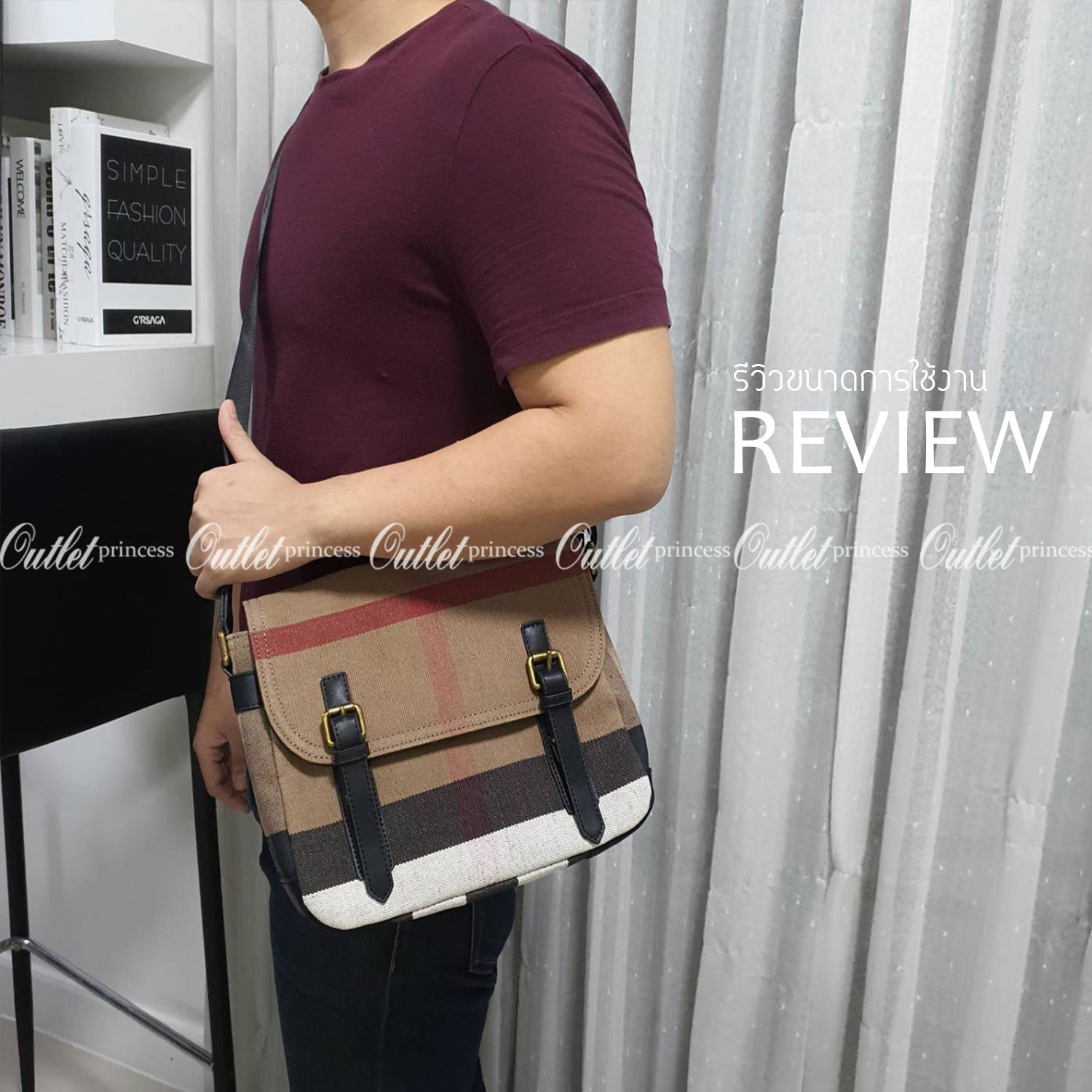 พร้อมเป็นของขวัญ มอบให้คุณผู้ชายแล้วค่ะ สำหรับ BURBERRY MASSENGER VINTAGE BAG VIP GIFT WITH PURCHASE (GWP) พรีเมี่ยมกิ๊ฟ Limited Edition จากBURBERRY วัสดุผ้าแคนวาสโทนสีสุภาพ คลาสสิค ด้ายหลังมีช่องกระดุมใหญ่ ตัวกระเป๋าเปิดปิดด้วยตัวล็อค ภายในมีช่องแยก2ช่อง