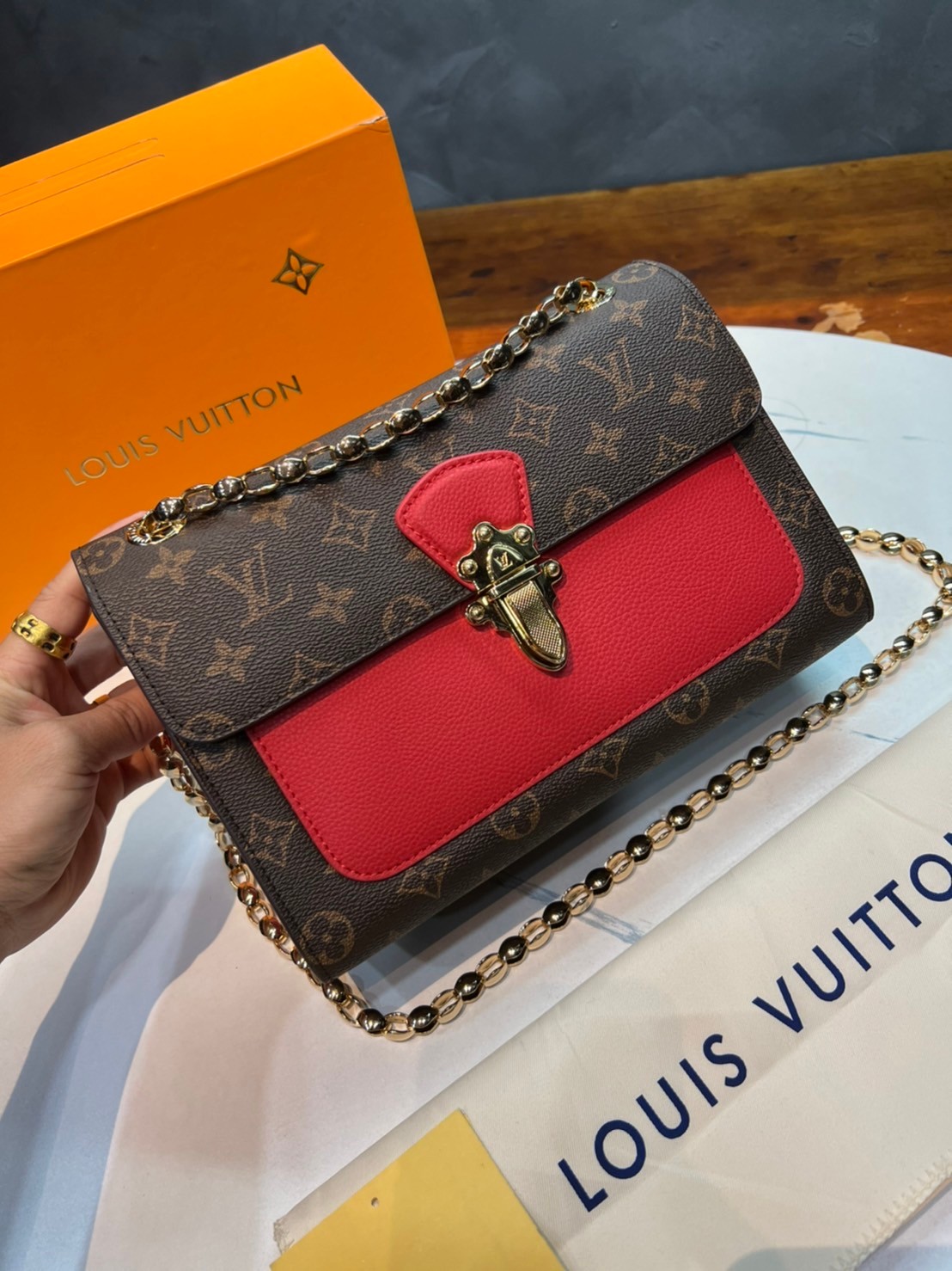 หนังแท้ LOUIS VUITTON VICTOIRE BAG พร้อมส่งที่ไทย