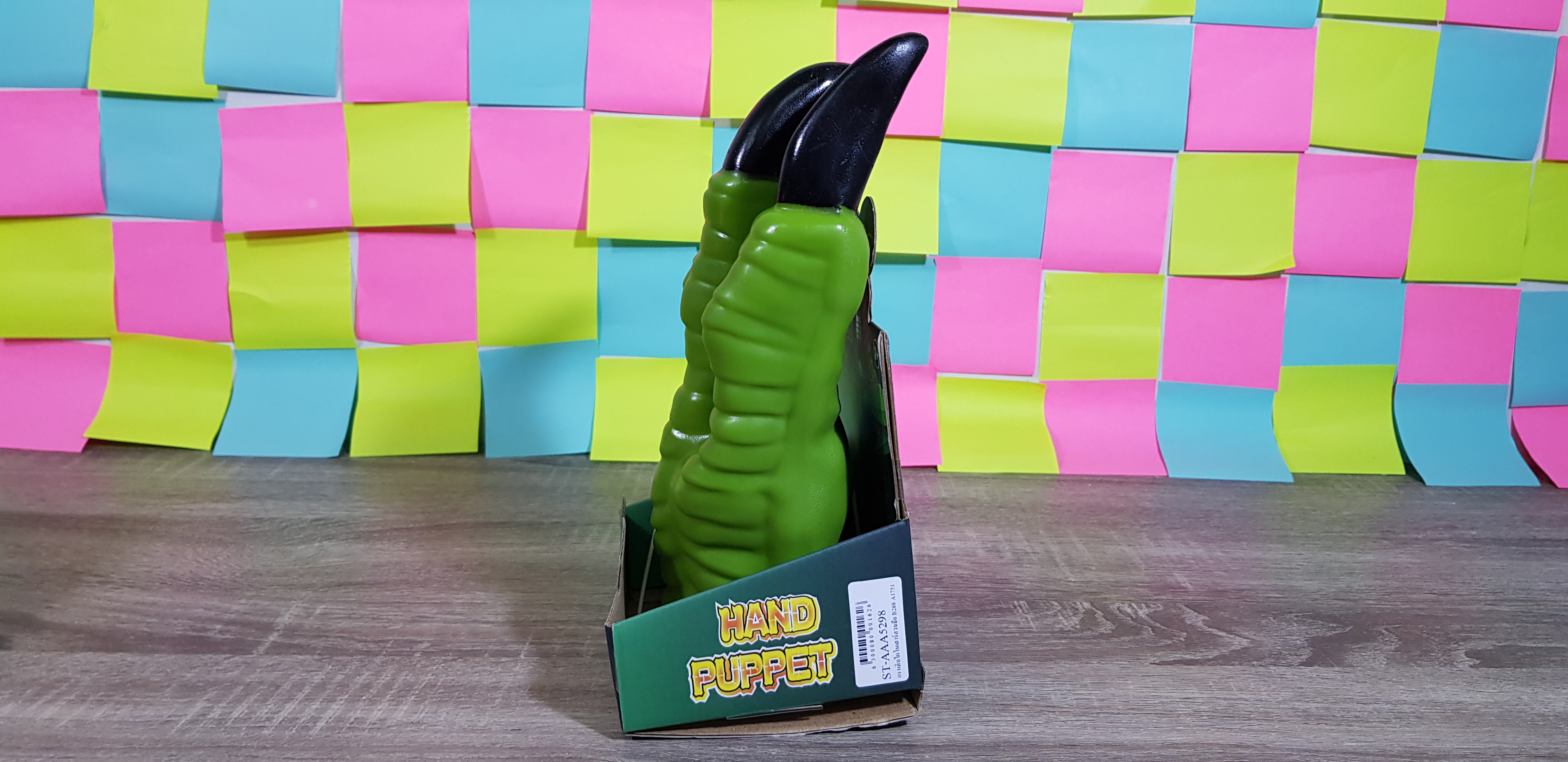 กงเล็บไดโนเสาร์สวมมือ