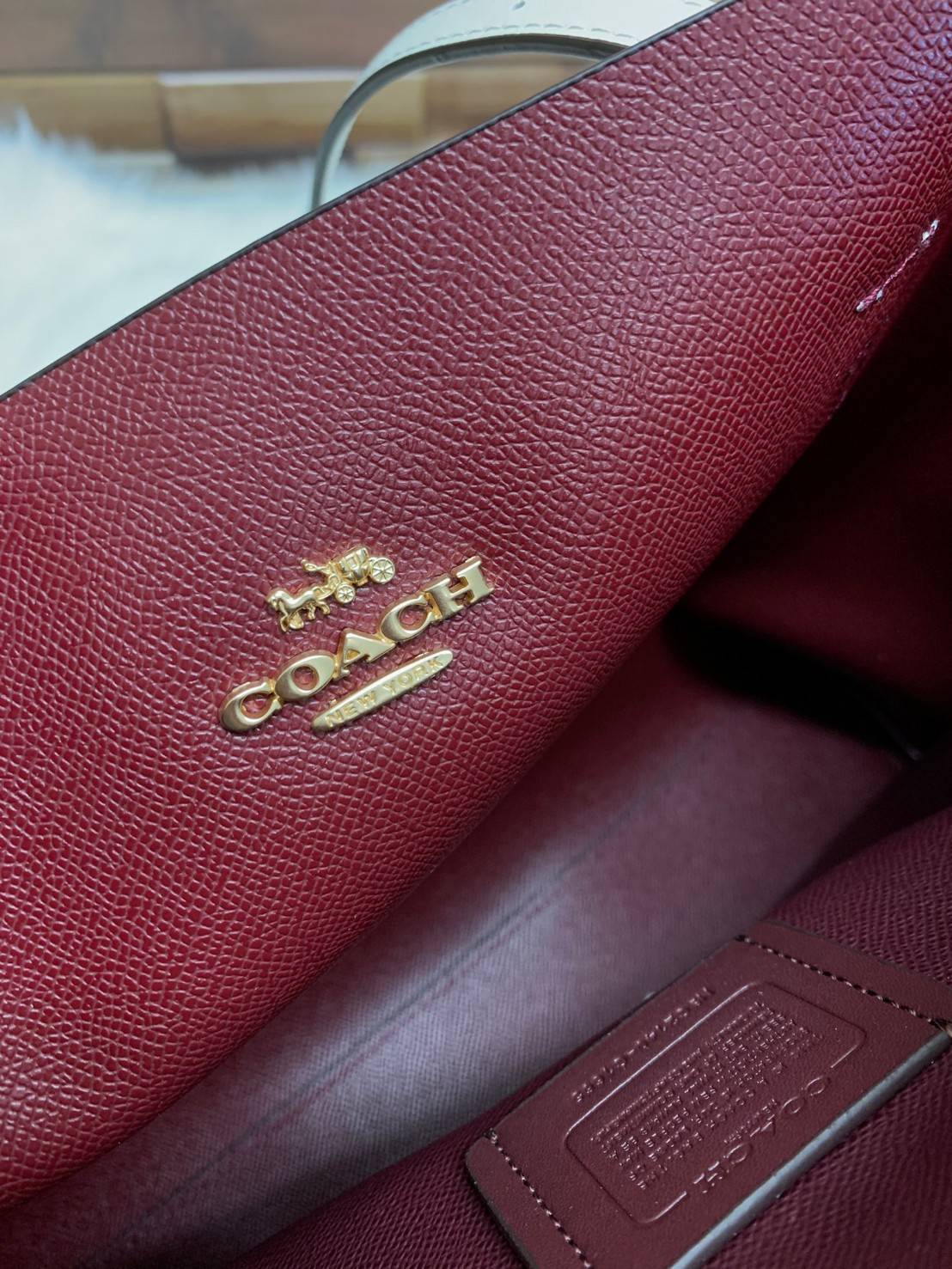 COACH MOLLIE TOTE IN SIGNATURE CANVAS ((1665)) พร้อมส่งอีกครั้ง ห้ามพลาดค่า! กระเป๋าหิ้ว//คล้องไหล่ ใบใหญ่ ทรงTote หนังแท้นิ่มอย่างดีค่ะ ภายในแบ่ง2ช่องใหญ่ สามารถใส่ A4ได้เลย ช่องกว้างมากๆ มีช่องกระเป๋าซิปกลางให้ใส่ของอีกช่องนะคะ