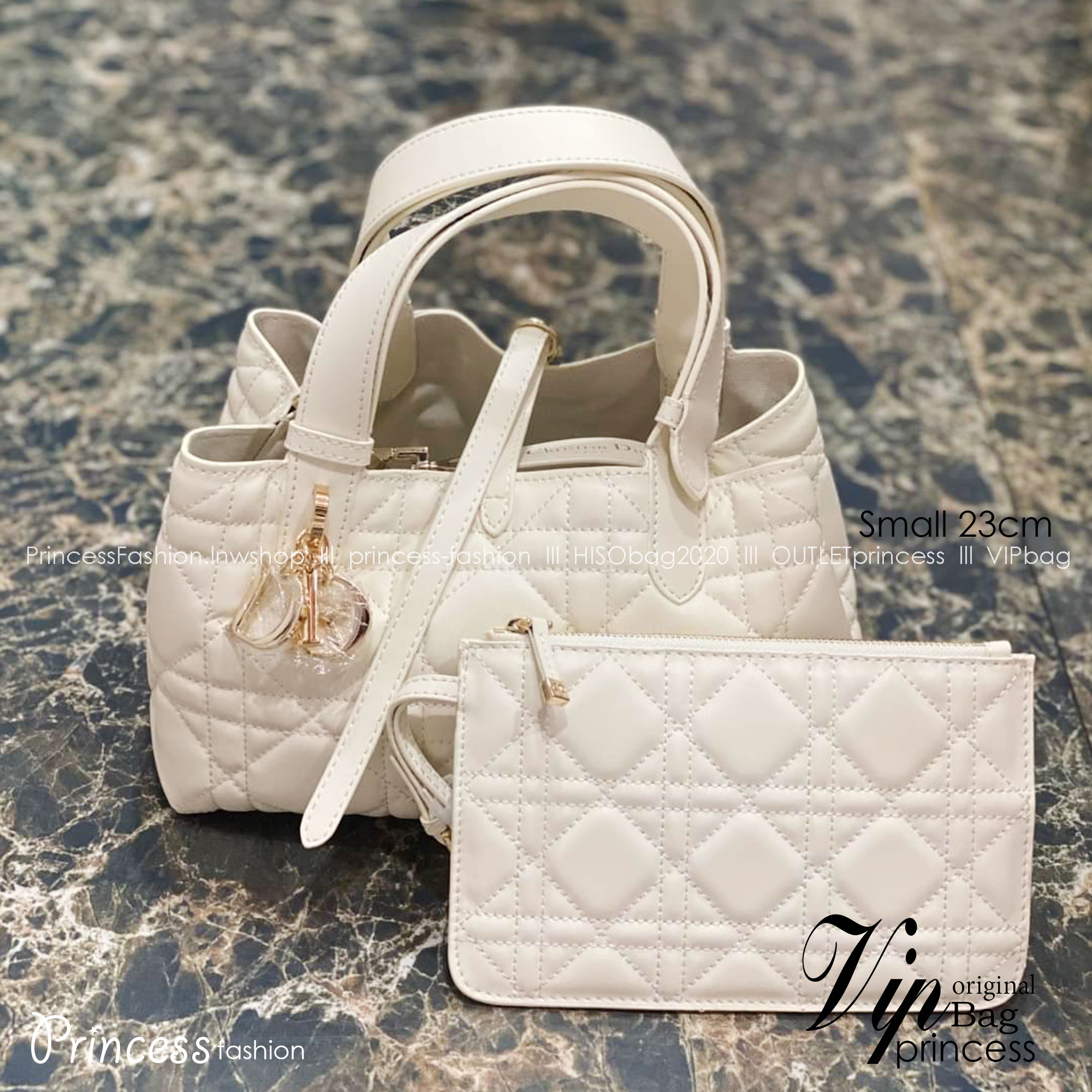 Small 23cm DIOR TOUJOURS BAG Macrocannage Calfskin / DIOR Tote Bag ออริ 1:1 พร้อมส่ง 3 สี กระเป๋าสะพายทรงโท้ท จุของได้เต็มที่ รูปทรงคลาสสิค หนังสวย หรูหราเกินราคา