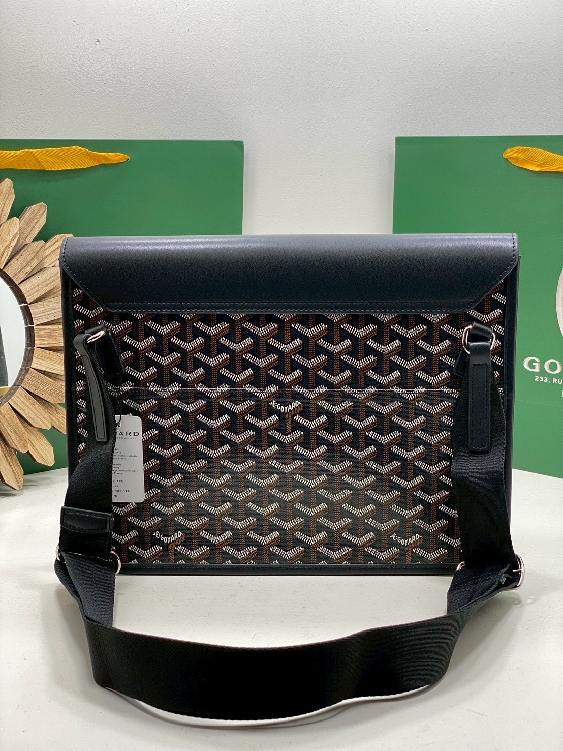 ORI หนังแท้ | Goyard Coursier Messenger bag กระเป๋าแมสเซ็นเจอร์ดีไซน์ใหม่ กะทัดรัดใช้งานได้อย่างคล่องตัว เหมาะมากสำหรับสายสปอร์ต ที่สุดของความหรูตอบโจทย์การใช้งาน ใบจริงสวยงามตามรูปค่ะ